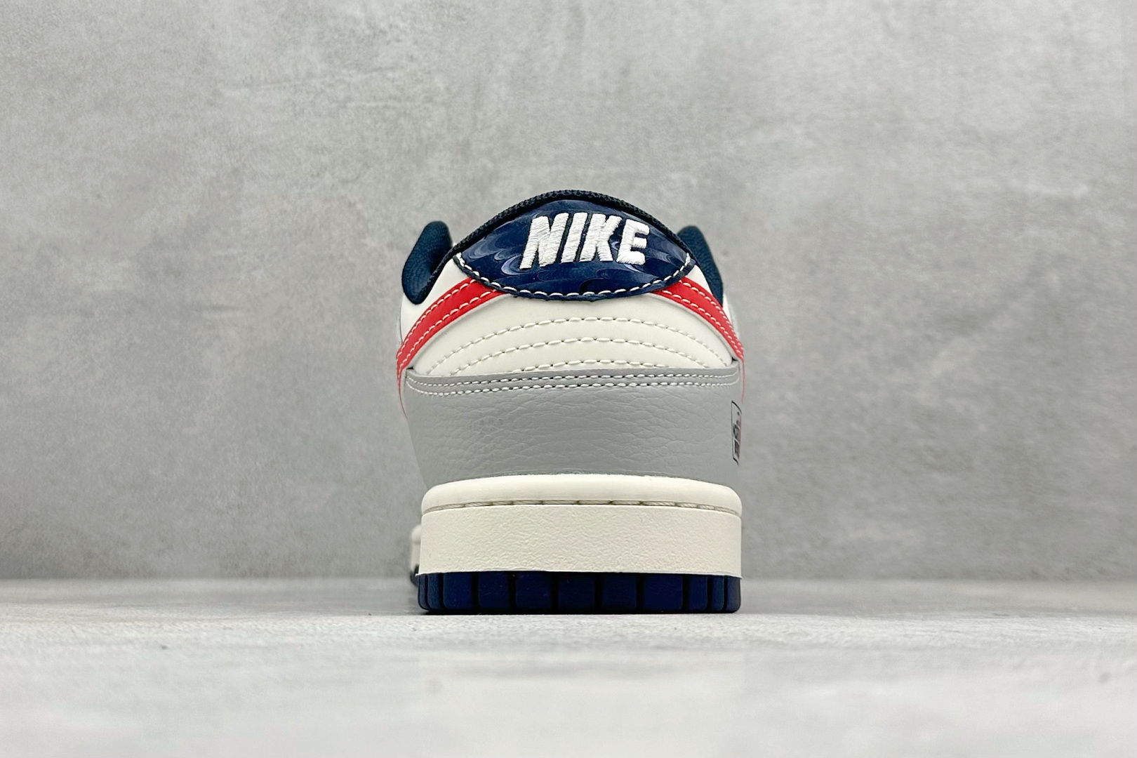 240 Nike SB Dunk Low“北面联名——灰蓝红勾配色” 高端定制 低帮休闲板鞋 F8698-208