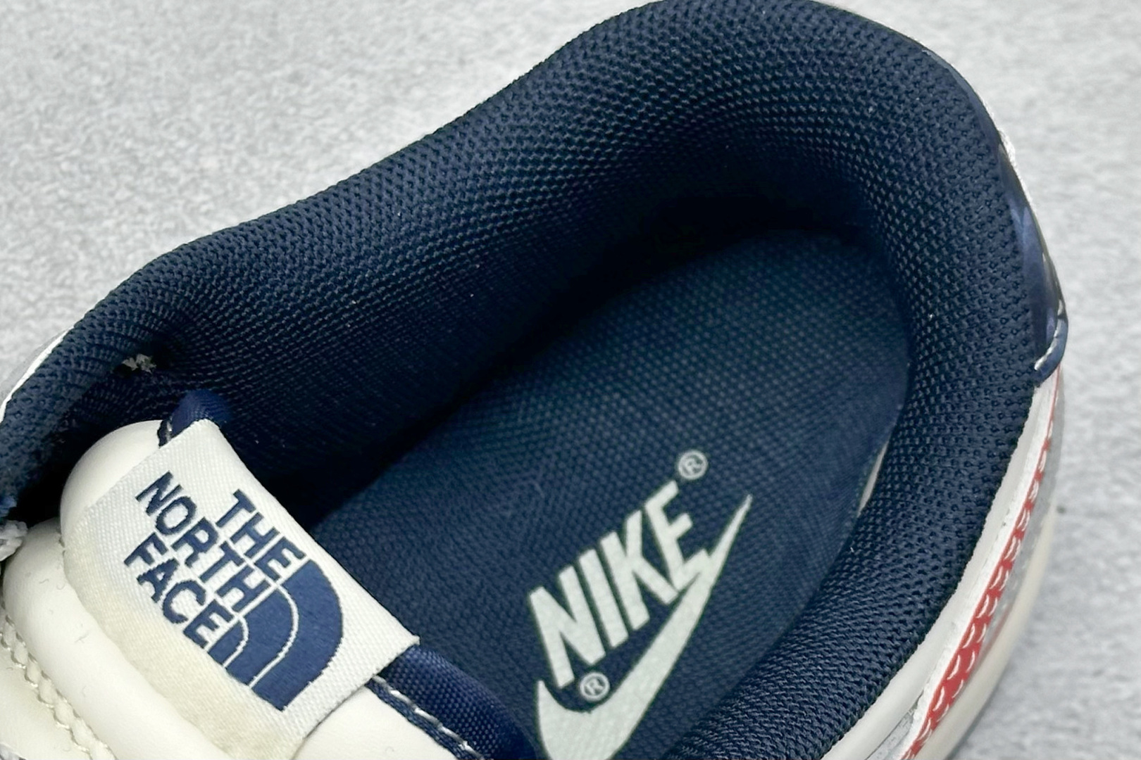 240 Nike SB Dunk Low“北面联名——灰蓝红勾配色” 高端定制 低帮休闲板鞋 F8698-208