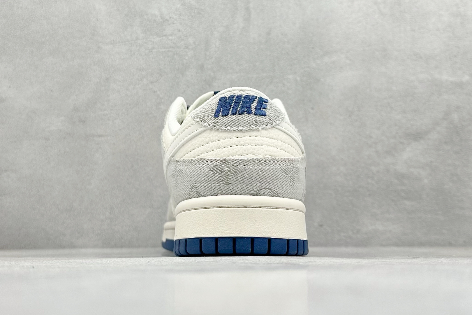 280 Nike SB Dunk Low x Louis Vuitton 灰白小勾  JP1628-017