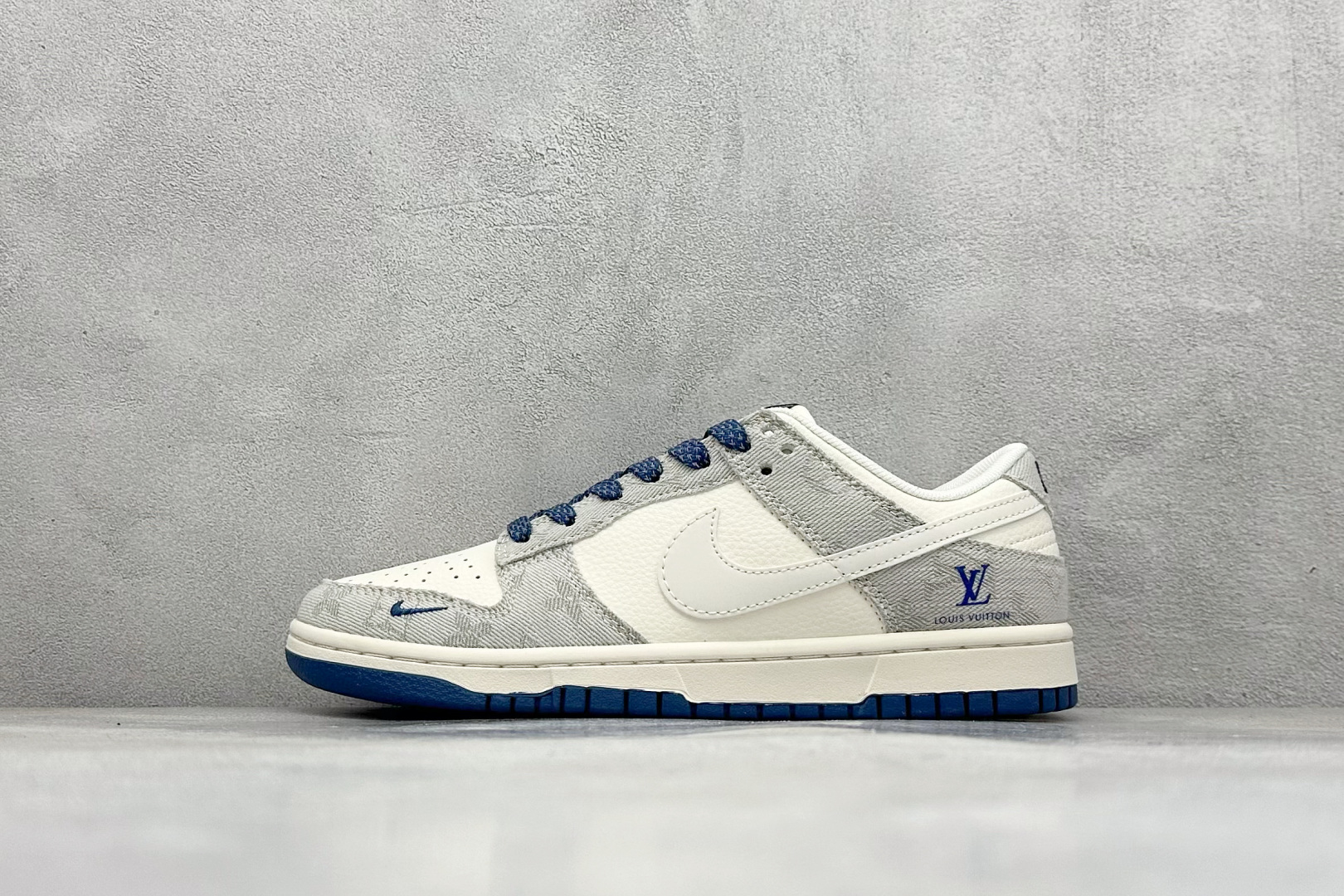 280 Nike SB Dunk Low x Louis Vuitton 灰白小勾  JP1628-017