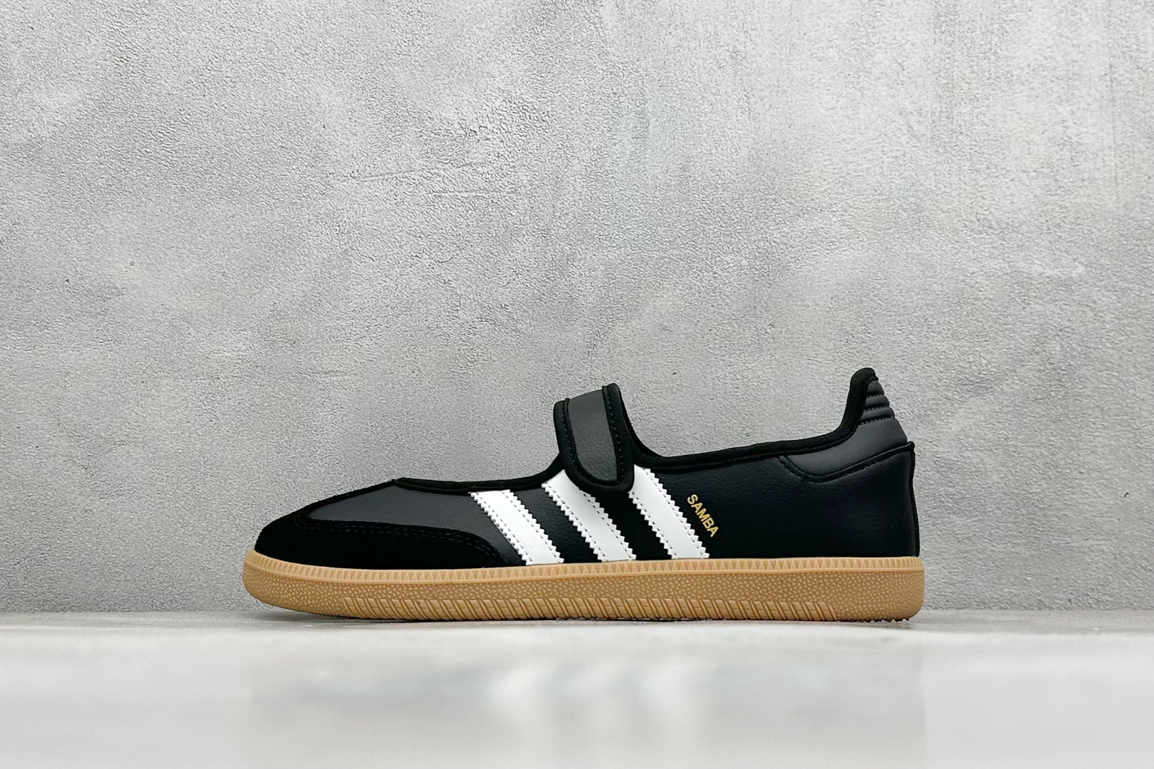 140 AdidSamba Jane 玛丽珍板鞋懒人一脚蹬运动鞋 AdidSamba Janes采用皮革材质 JQ6445