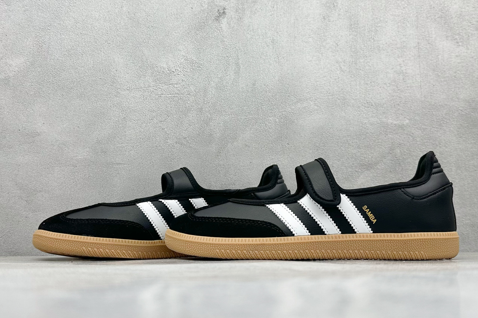 140 AdidSamba Jane 玛丽珍板鞋懒人一脚蹬运动鞋 AdidSamba Janes采用皮革材质 JQ6445