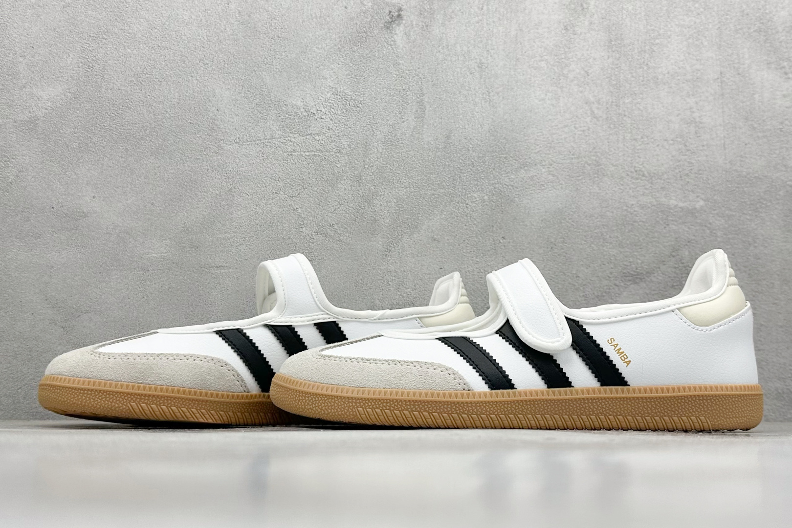 140 AdidSamba Jane 玛丽珍板鞋懒人一脚蹬运动鞋 AdidSamba Janes采用皮革材质 JR1402
