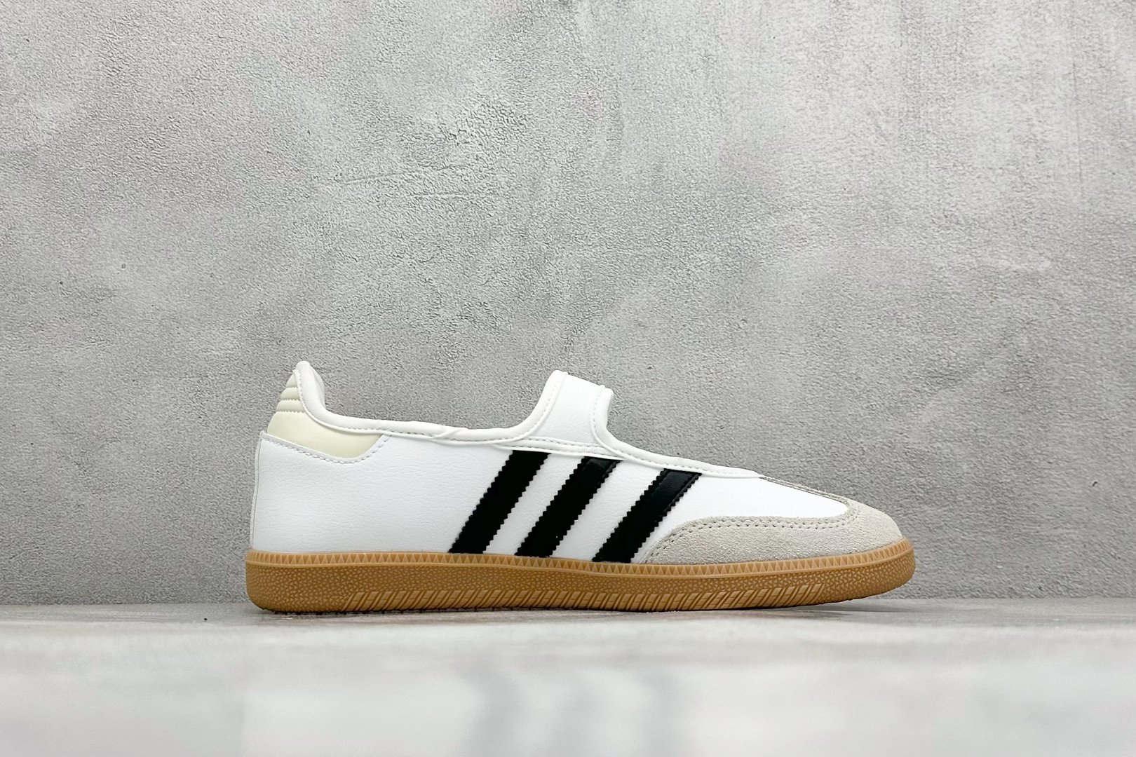 140 AdidSamba Jane 玛丽珍板鞋懒人一脚蹬运动鞋 AdidSamba Janes采用皮革材质 JR1402