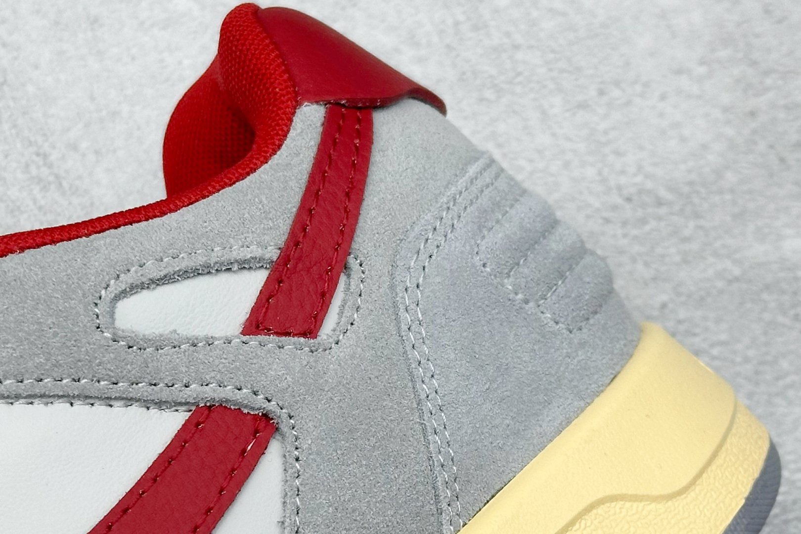 图片[9]-S版 OFF-White C/O VirGil Abloh 时尚百搭休闲鞋 独家首发新款 采用环保牛剖革组合网织布鞋面材质 鞋垫嵌入发泡缓震EVA物料 正确中底搭载EVA轻量缓震 外置牙钉防滑橡胶大底 正确配件同步定制 尺码：36-47-选品中心