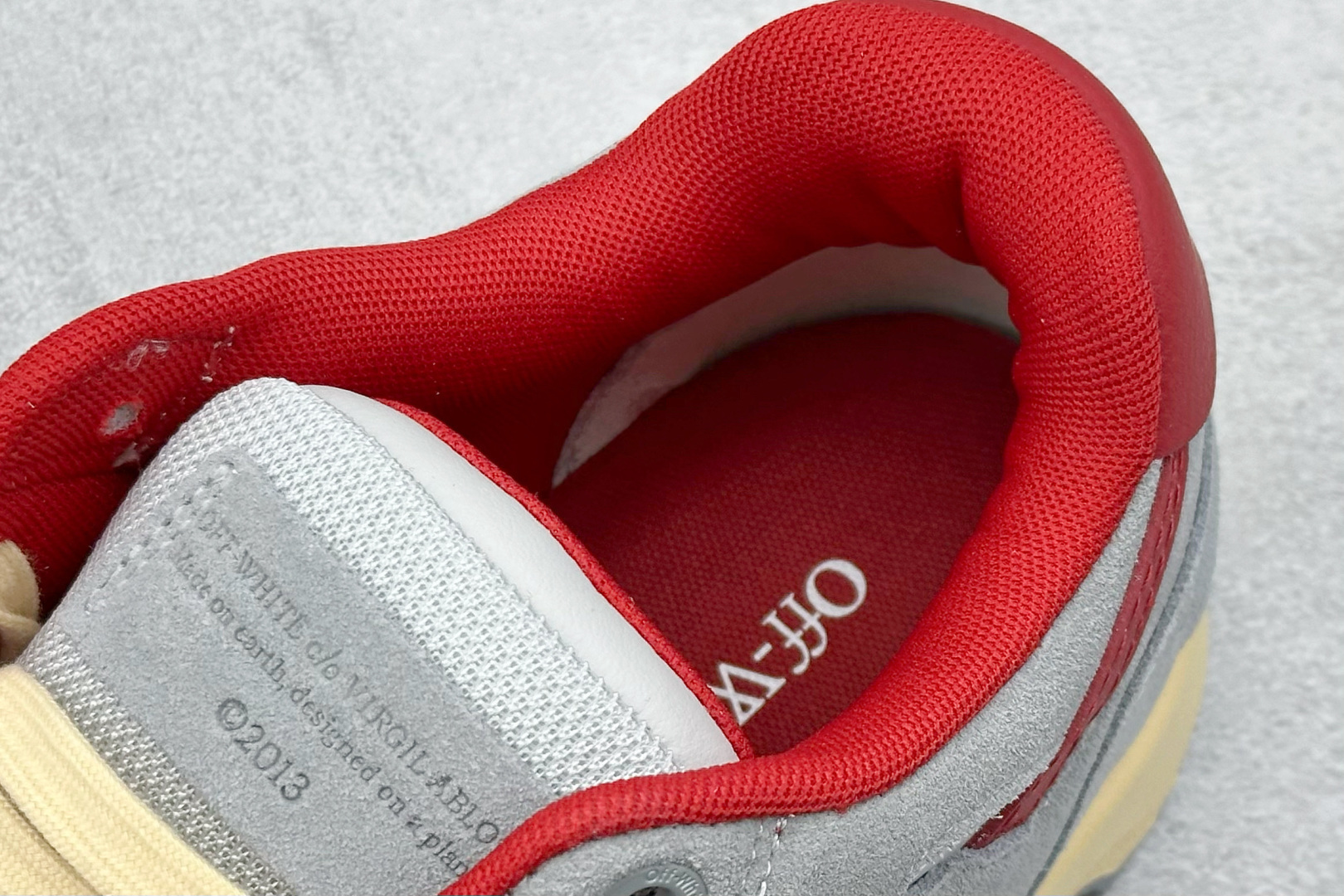 图片[8]-S版 OFF-White C/O VirGil Abloh 时尚百搭休闲鞋 独家首发新款 采用环保牛剖革组合网织布鞋面材质 鞋垫嵌入发泡缓震EVA物料 正确中底搭载EVA轻量缓震 外置牙钉防滑橡胶大底 正确配件同步定制 尺码：36-47-选品中心