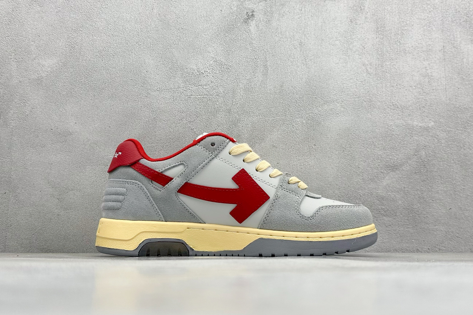 图片[2]-S版 OFF-White C/O VirGil Abloh 时尚百搭休闲鞋 独家首发新款 采用环保牛剖革组合网织布鞋面材质 鞋垫嵌入发泡缓震EVA物料 正确中底搭载EVA轻量缓震 外置牙钉防滑橡胶大底 正确配件同步定制 尺码：36-47-选品中心