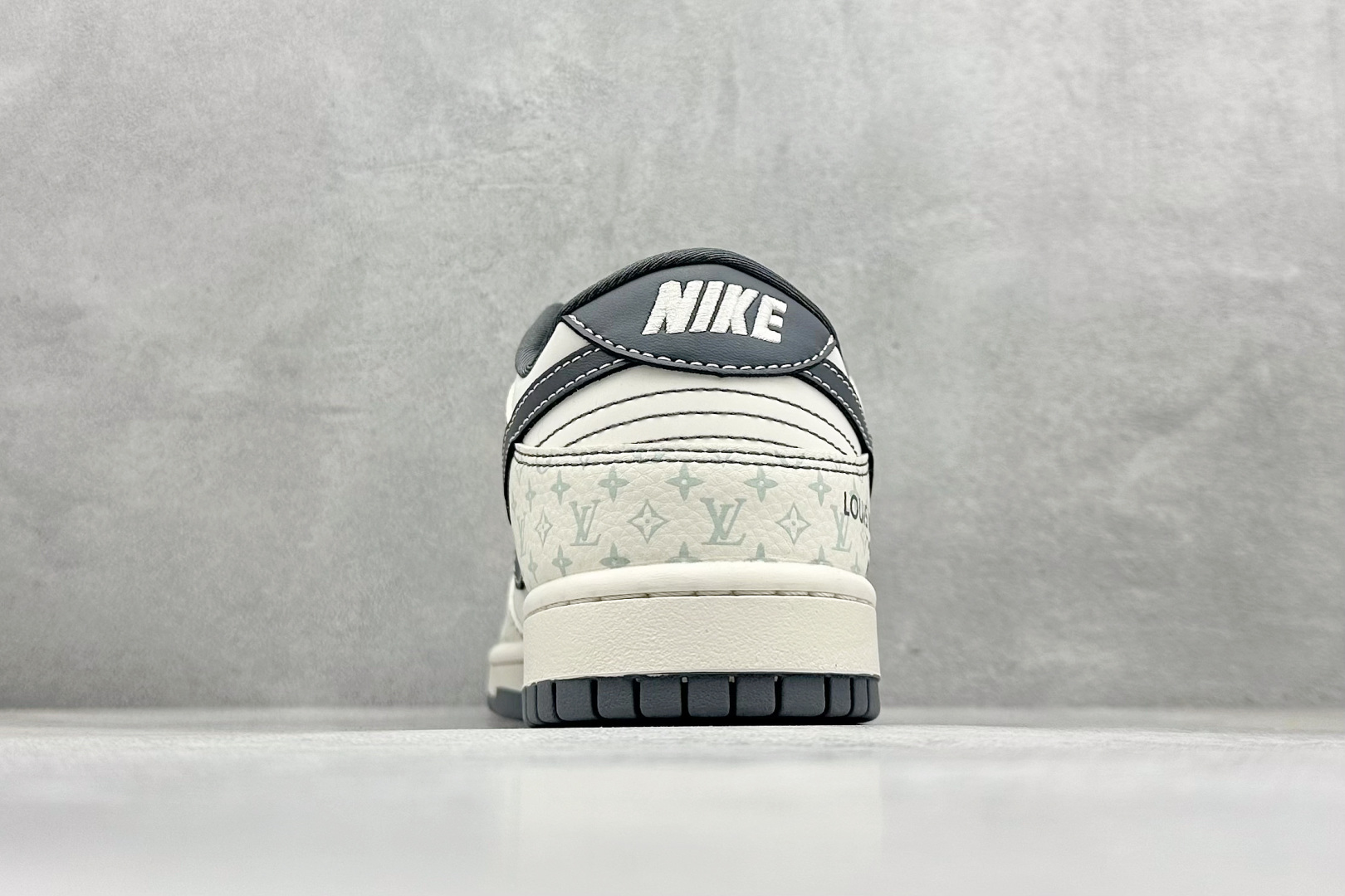 280 XC版Nike SB Dunk Low LV联名 花纹灰勾 周年高端定制 低帮休闲板鞋 YX5066-366