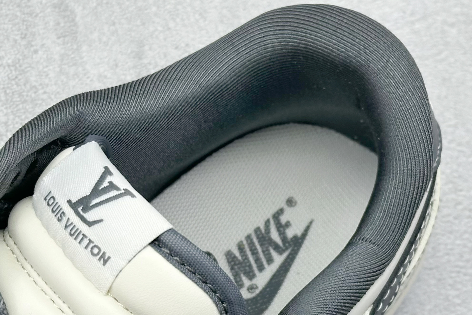 280 XC版Nike SB Dunk Low LV联名 花纹灰勾 周年高端定制 低帮休闲板鞋 YX5066-366