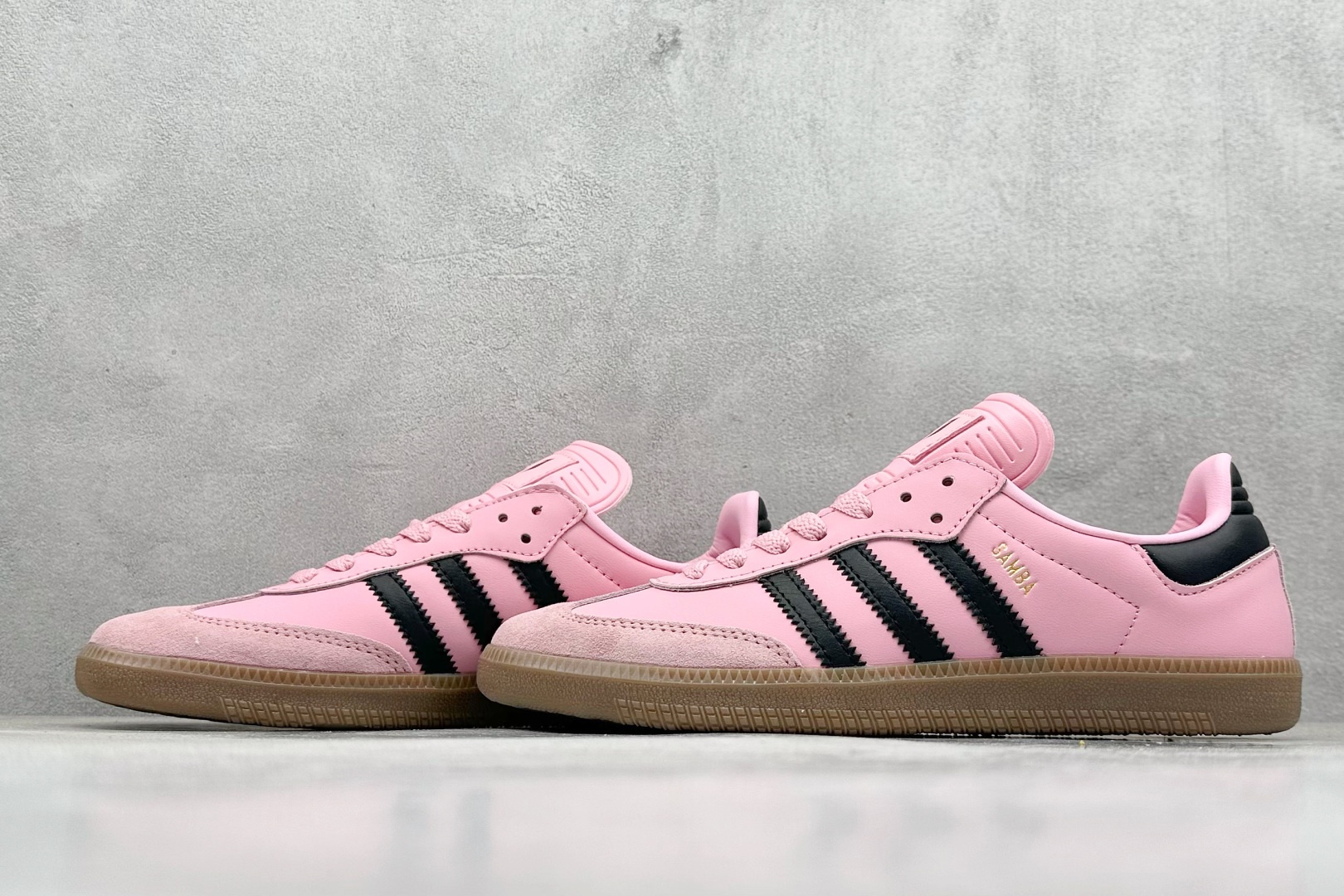 图片[5]-YH长青福利  AD Original Samba OG 复古经典轻便板鞋 带有装饰的超锁缝制和无缝的手感 柔软、柔软的皮革造型和标志性的3条纹完成了精致的外观 正规合身鞋带 鞋面上有绒面鞋垫 橡胶鞋底 享受正畸套筒软感 自50年代首次亮相以来就一直在赢得粉丝的青睐！ 货号：IH8158-选品中心