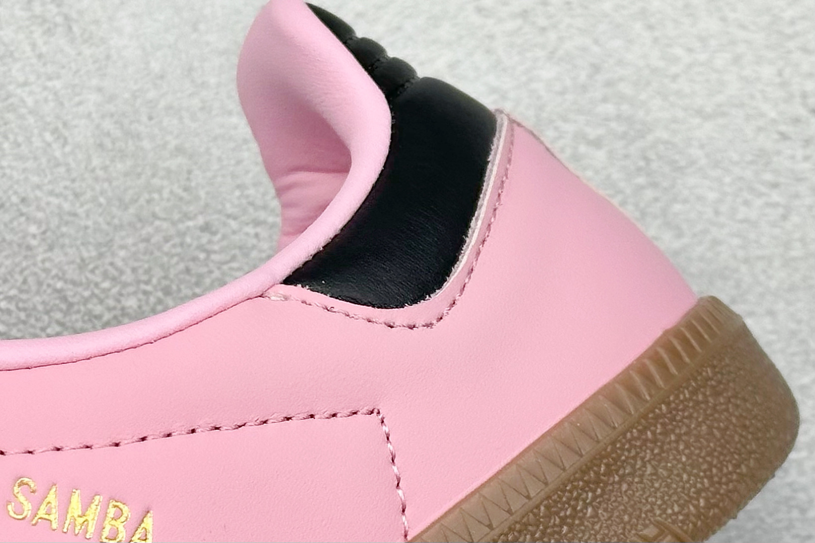 图片[9]-YH长青福利  AD Original Samba OG 复古经典轻便板鞋 带有装饰的超锁缝制和无缝的手感 柔软、柔软的皮革造型和标志性的3条纹完成了精致的外观 正规合身鞋带 鞋面上有绒面鞋垫 橡胶鞋底 享受正畸套筒软感 自50年代首次亮相以来就一直在赢得粉丝的青睐！ 货号：IH8158-选品中心