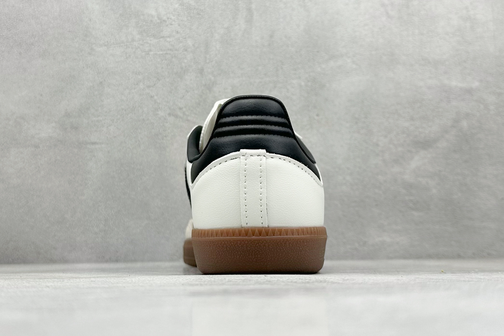 图片[6]-YH长青福利  AD Original Samba OG 复古经典轻便板鞋 带有装饰的超锁缝制和无缝的手感 柔软、柔软的皮革造型和标志性的3条纹完成了精致的外观 正规合身鞋带 鞋面上有绒面鞋垫 橡胶鞋底 享受正畸套筒软感 自50年代首次亮相以来就一直在赢得粉丝的青睐！ 货号：ID0478-选品中心