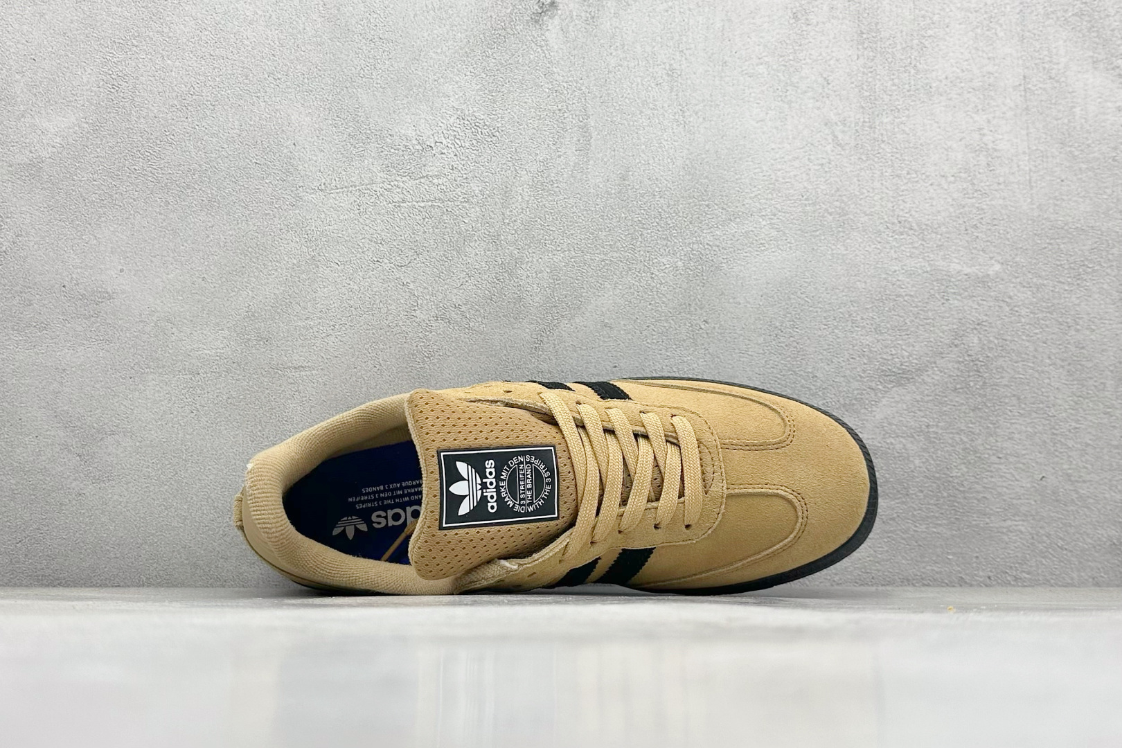 图片[3]-YH长青福利  AD Original Samba OG 复古经典轻便板鞋 带有装饰的超锁缝制和无缝的手感 柔软、柔软的皮革造型和标志性的3条纹完成了精致的外观 正规合身鞋带 鞋面上有绒面鞋垫 橡胶鞋底 享受正畸套筒软感 自50年代首次亮相以来就一直在赢得粉丝的青睐！ 货号：HP9085-选品中心