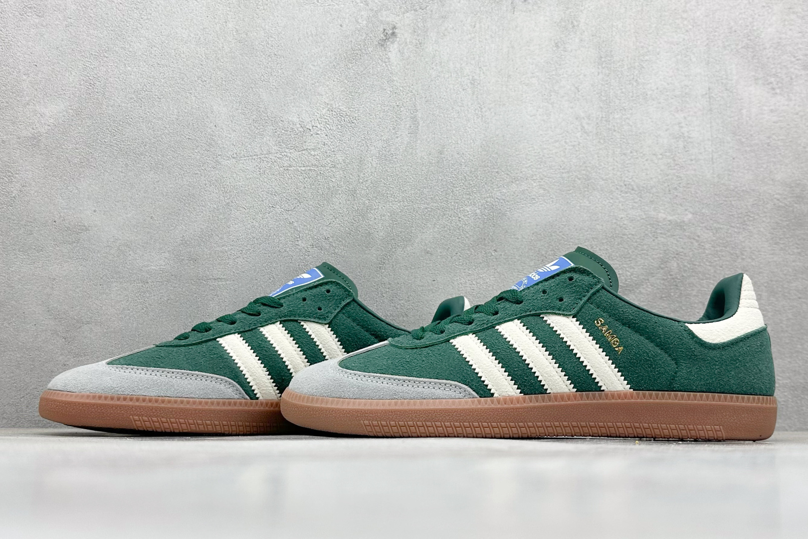图片[5]-YH长青福利  AD Original Samba OG 复古经典轻便板鞋 带有装饰的超锁缝制和无缝的手感 柔软、柔软的皮革造型和标志性的3条纹完成了精致的外观 正规合身鞋带 鞋面上有绒面鞋垫 橡胶鞋底 享受正畸套筒软感 自50年代首次亮相以来就一直在赢得粉丝的青睐！ 货号：ID2054-选品中心