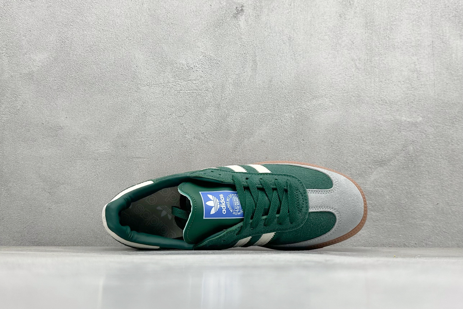 图片[3]-YH长青福利  AD Original Samba OG 复古经典轻便板鞋 带有装饰的超锁缝制和无缝的手感 柔软、柔软的皮革造型和标志性的3条纹完成了精致的外观 正规合身鞋带 鞋面上有绒面鞋垫 橡胶鞋底 享受正畸套筒软感 自50年代首次亮相以来就一直在赢得粉丝的青睐！ 货号：ID2054-选品中心