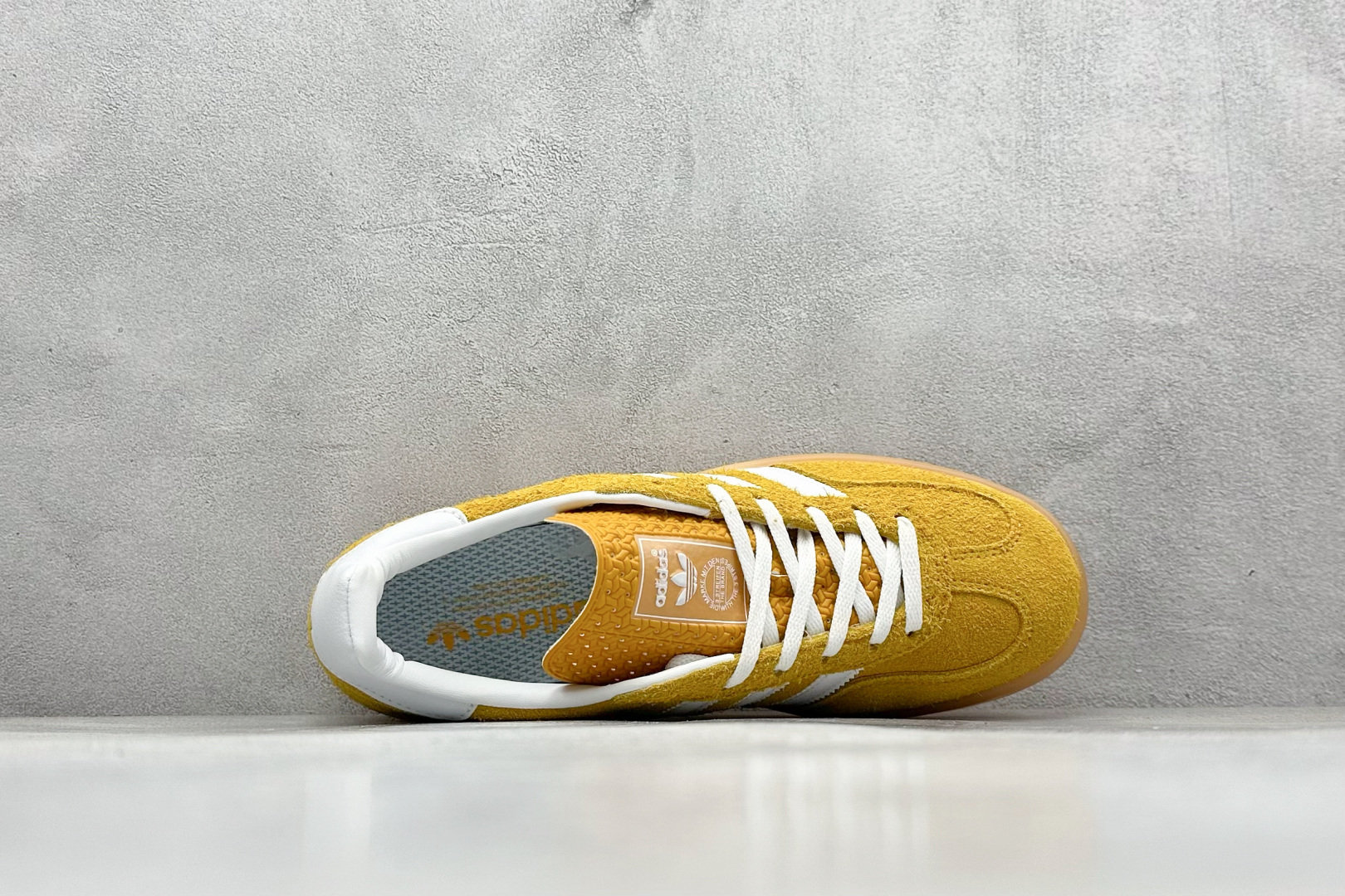 图片[3]-YH长青福利  AD Originals Gazelle INdoor 三叶草休闲防滑耐磨低帮板鞋 鞋头出色设计 塑就出众贴合感 稳固的后跟贴合足部曲线设计 软弹舒适 不易磨脚 橡胶鞋底配合防滑纹路设计 平稳抓地 货号：HQ8716-选品中心