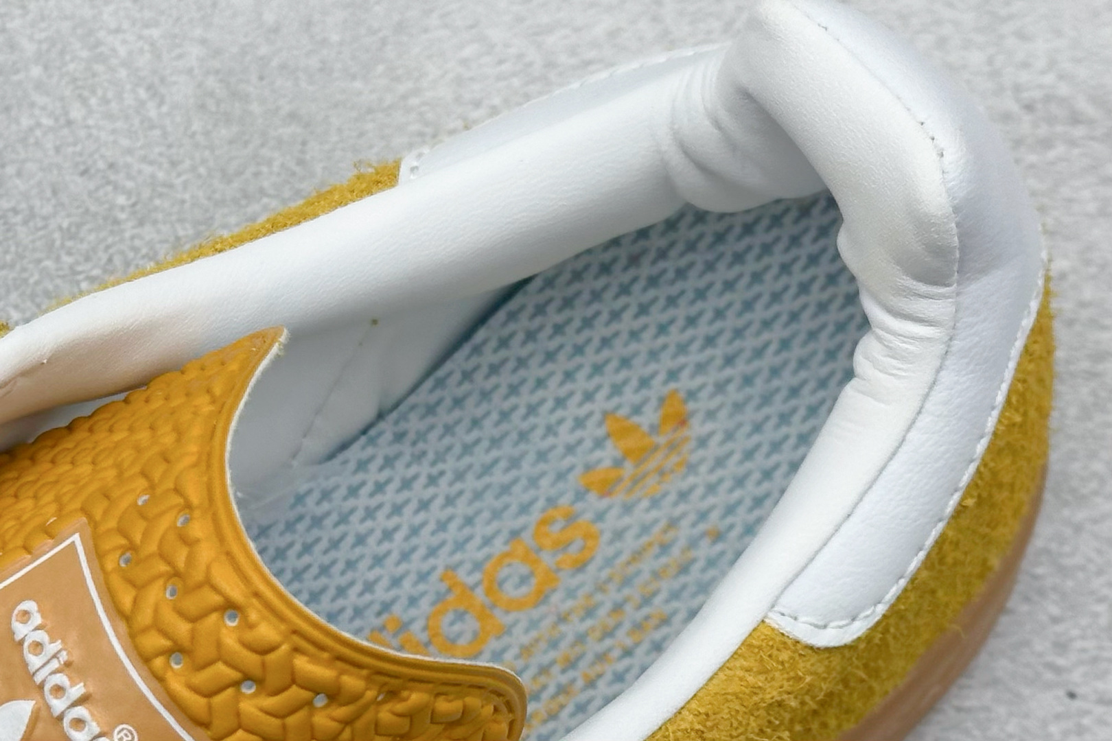 图片[8]-YH长青福利  AD Originals Gazelle INdoor 三叶草休闲防滑耐磨低帮板鞋 鞋头出色设计 塑就出众贴合感 稳固的后跟贴合足部曲线设计 软弹舒适 不易磨脚 橡胶鞋底配合防滑纹路设计 平稳抓地 货号：HQ8716-选品中心