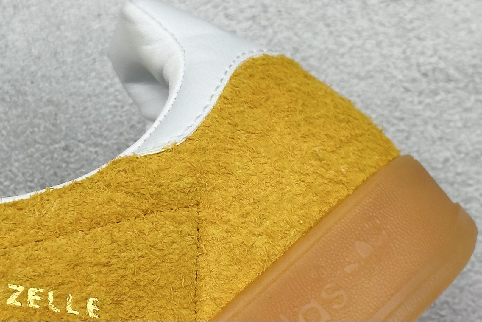 图片[9]-YH长青福利  AD Originals Gazelle INdoor 三叶草休闲防滑耐磨低帮板鞋 鞋头出色设计 塑就出众贴合感 稳固的后跟贴合足部曲线设计 软弹舒适 不易磨脚 橡胶鞋底配合防滑纹路设计 平稳抓地 货号：HQ8716-选品中心