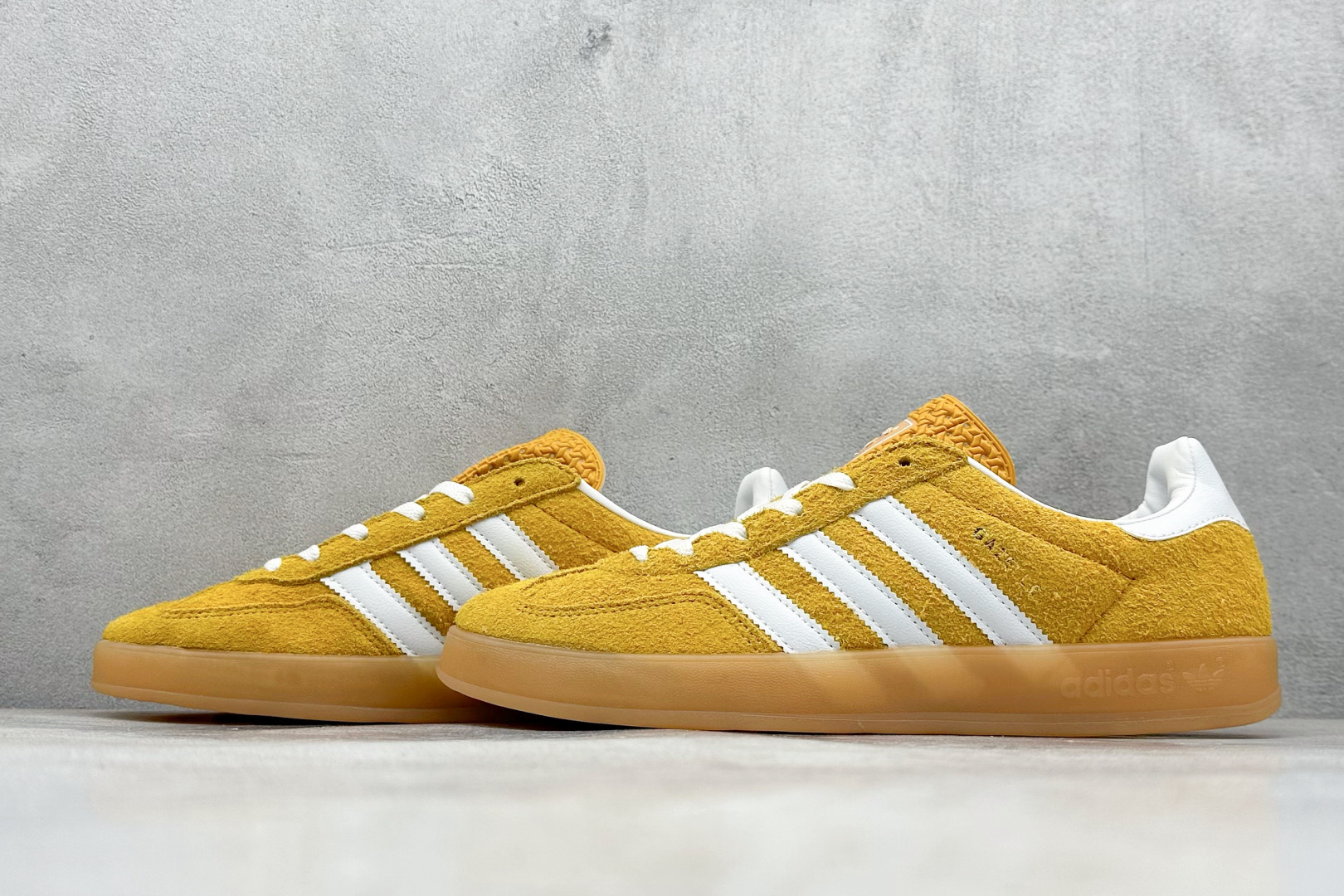 图片[5]-YH长青福利  AD Originals Gazelle INdoor 三叶草休闲防滑耐磨低帮板鞋 鞋头出色设计 塑就出众贴合感 稳固的后跟贴合足部曲线设计 软弹舒适 不易磨脚 橡胶鞋底配合防滑纹路设计 平稳抓地 货号：HQ8716-选品中心