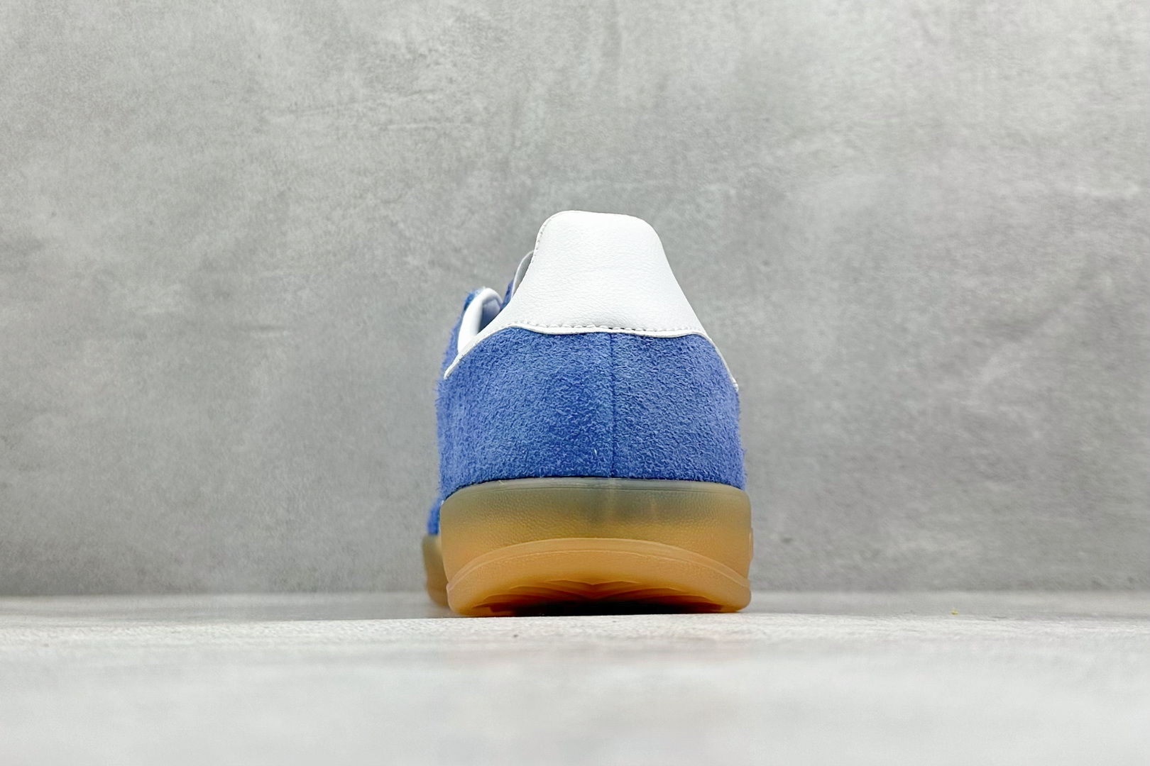 图片[6]-YH长青福利  AD Originals Gazelle INdoor 三叶草休闲防滑耐磨低帮板鞋 鞋头出色设计 塑就出众贴合感 稳固的后跟贴合足部曲线设计 软弹舒适 不易磨脚 橡胶鞋底配合防滑纹路设计 平稳抓地 货号：HQ8717-选品中心