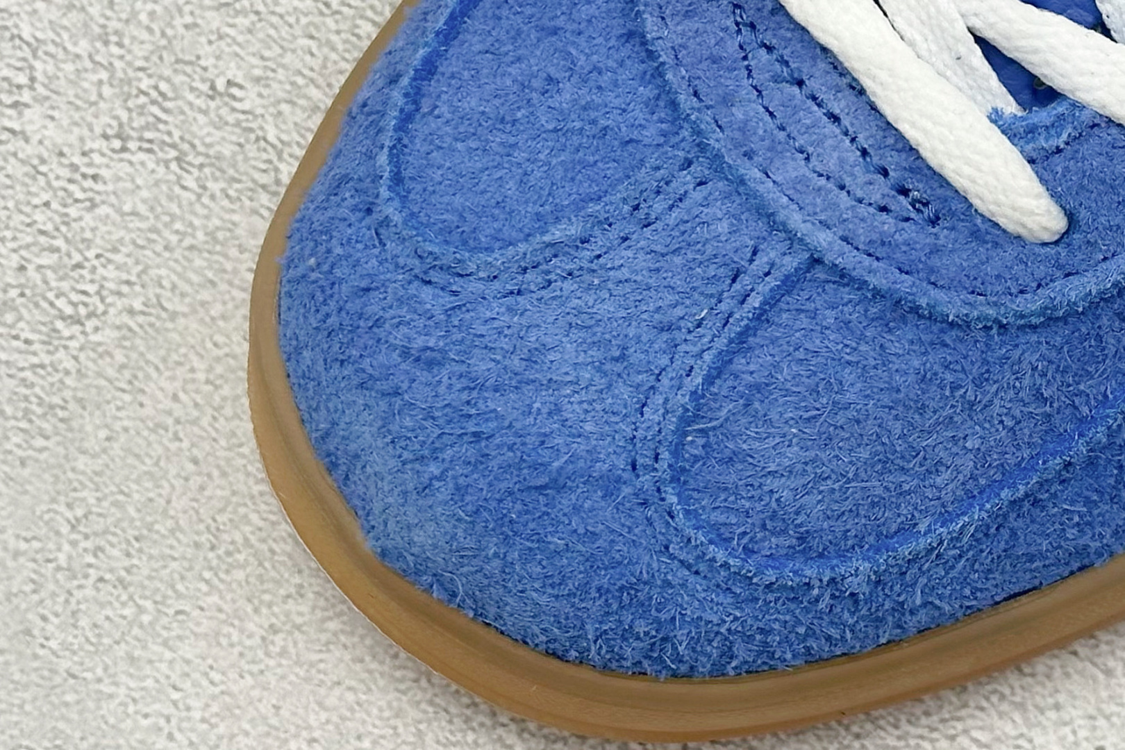 图片[7]-YH长青福利  AD Originals Gazelle INdoor 三叶草休闲防滑耐磨低帮板鞋 鞋头出色设计 塑就出众贴合感 稳固的后跟贴合足部曲线设计 软弹舒适 不易磨脚 橡胶鞋底配合防滑纹路设计 平稳抓地 货号：HQ8717-选品中心