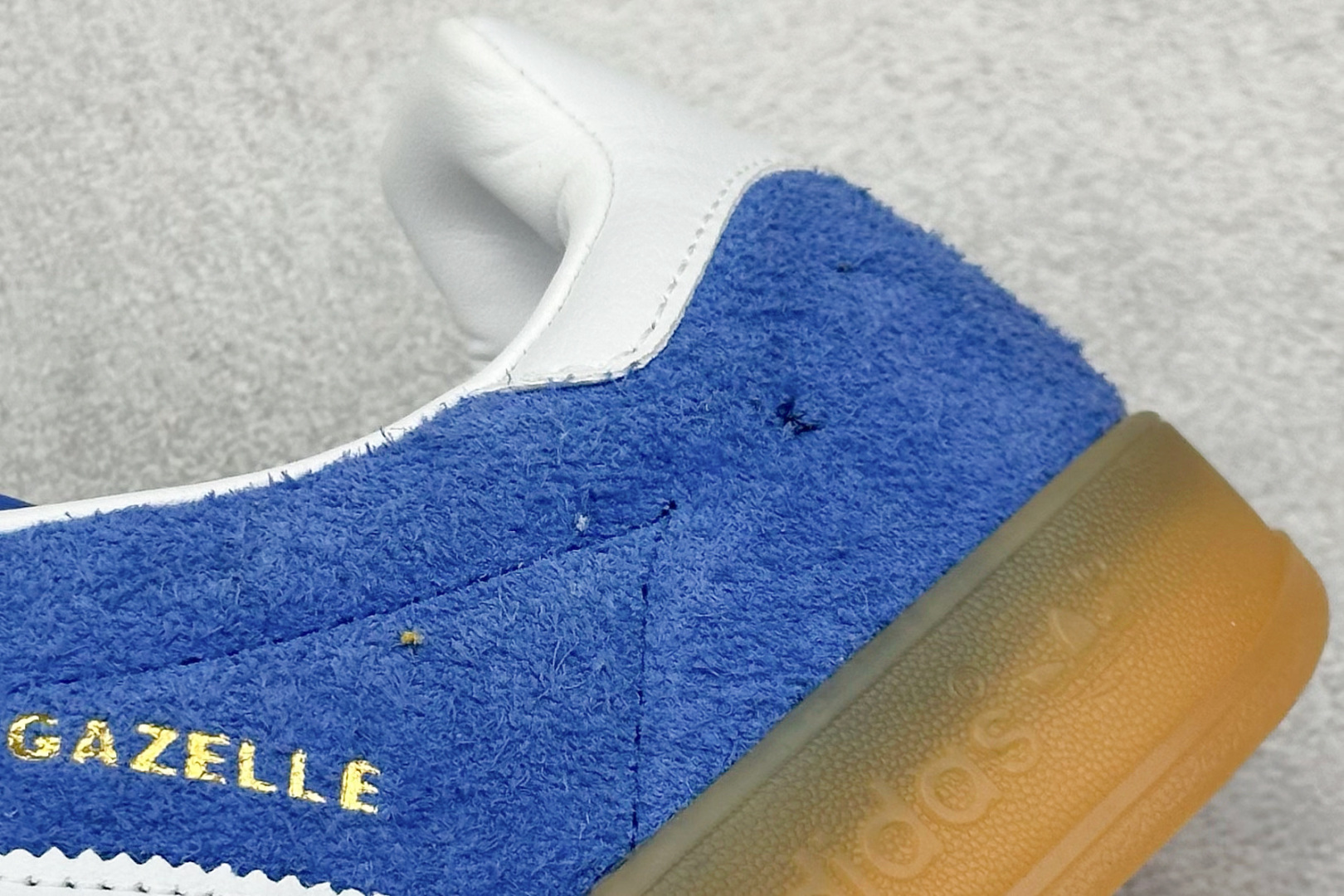 图片[9]-YH长青福利  AD Originals Gazelle INdoor 三叶草休闲防滑耐磨低帮板鞋 鞋头出色设计 塑就出众贴合感 稳固的后跟贴合足部曲线设计 软弹舒适 不易磨脚 橡胶鞋底配合防滑纹路设计 平稳抓地 货号：HQ8717-选品中心