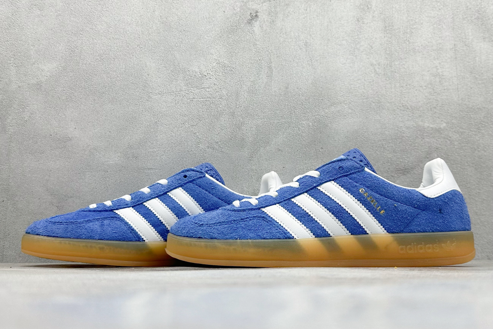 图片[5]-YH长青福利  AD Originals Gazelle INdoor 三叶草休闲防滑耐磨低帮板鞋 鞋头出色设计 塑就出众贴合感 稳固的后跟贴合足部曲线设计 软弹舒适 不易磨脚 橡胶鞋底配合防滑纹路设计 平稳抓地 货号：HQ8717-选品中心