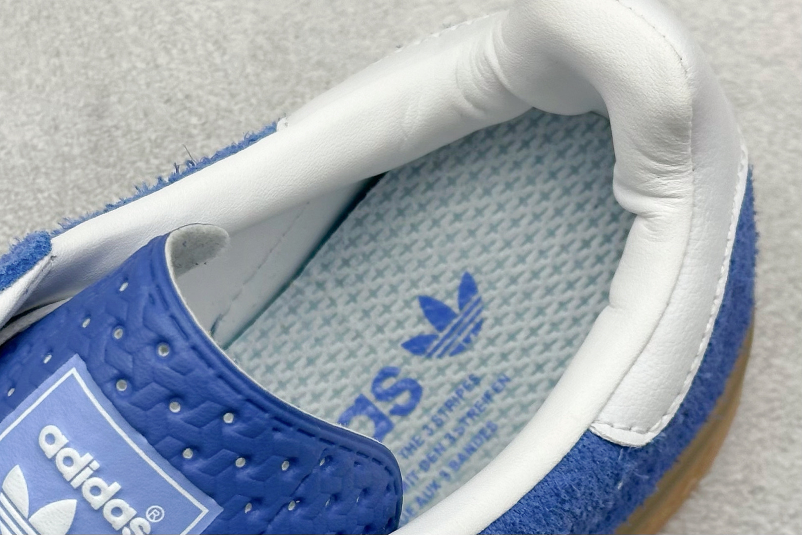 图片[8]-YH长青福利  AD Originals Gazelle INdoor 三叶草休闲防滑耐磨低帮板鞋 鞋头出色设计 塑就出众贴合感 稳固的后跟贴合足部曲线设计 软弹舒适 不易磨脚 橡胶鞋底配合防滑纹路设计 平稳抓地 货号：HQ8717-选品中心