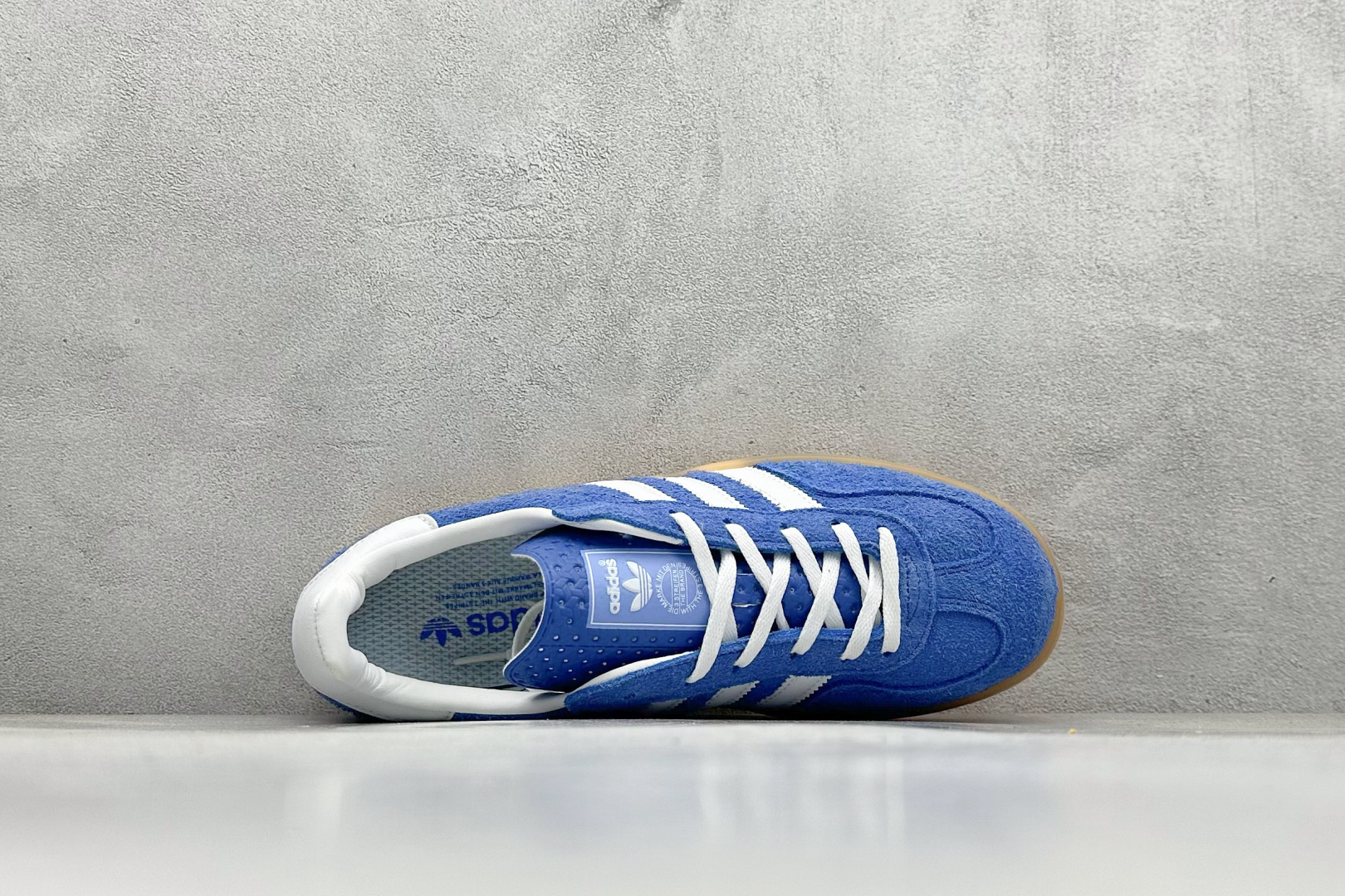 图片[3]-YH长青福利  AD Originals Gazelle INdoor 三叶草休闲防滑耐磨低帮板鞋 鞋头出色设计 塑就出众贴合感 稳固的后跟贴合足部曲线设计 软弹舒适 不易磨脚 橡胶鞋底配合防滑纹路设计 平稳抓地 货号：HQ8717-选品中心