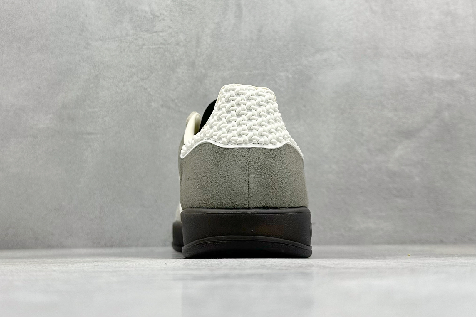 图片[6]-YH长青福利  AD Originals Gazelle INdoor 三叶草休闲防滑耐磨低帮板鞋 鞋头出色设计 塑就出众贴合感 稳固的后跟贴合足部曲线设计 软弹舒适 不易磨脚 橡胶鞋底配合防滑纹路设计 平稳抓地 货号：IF1807-选品中心