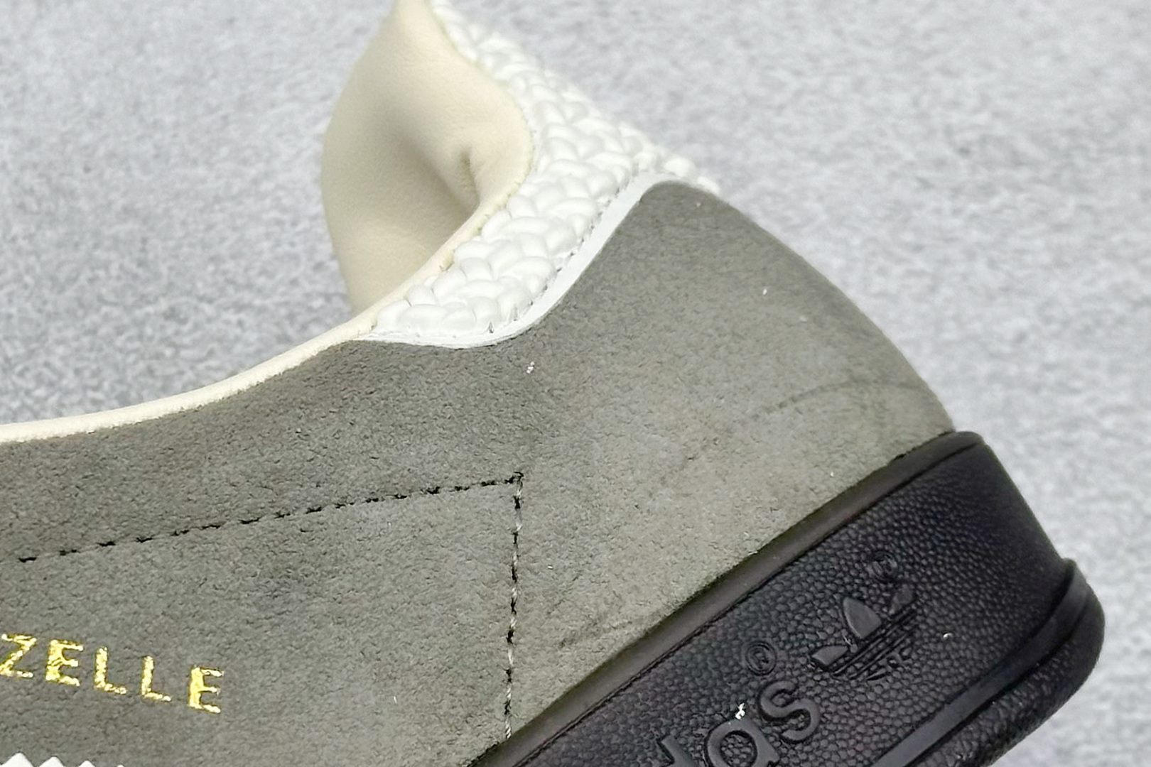 图片[9]-YH长青福利  AD Originals Gazelle INdoor 三叶草休闲防滑耐磨低帮板鞋 鞋头出色设计 塑就出众贴合感 稳固的后跟贴合足部曲线设计 软弹舒适 不易磨脚 橡胶鞋底配合防滑纹路设计 平稳抓地 货号：IF1807-选品中心