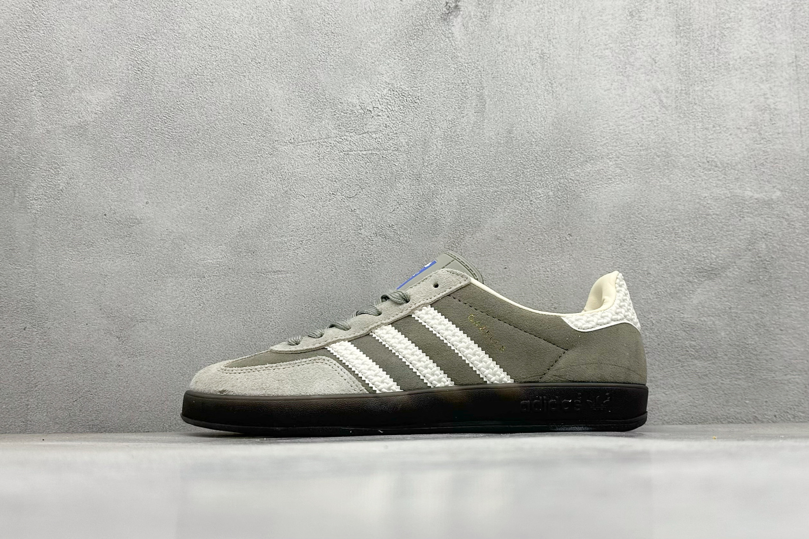 YH长青福利 AD Originals Gazelle INdoor 三叶草休闲防滑耐磨低帮板鞋 鞋头出色设计 塑就出众贴合感 稳固的后跟贴合足部曲线设计 软弹舒适 不易磨脚 橡胶鞋底配合防滑纹路设计 平稳抓地 货号:IF1807-选品中心