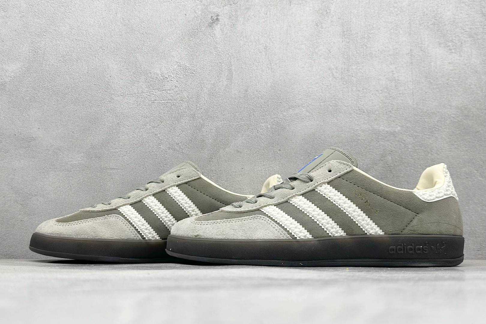 图片[5]-YH长青福利  AD Originals Gazelle INdoor 三叶草休闲防滑耐磨低帮板鞋 鞋头出色设计 塑就出众贴合感 稳固的后跟贴合足部曲线设计 软弹舒适 不易磨脚 橡胶鞋底配合防滑纹路设计 平稳抓地 货号：IF1807-选品中心