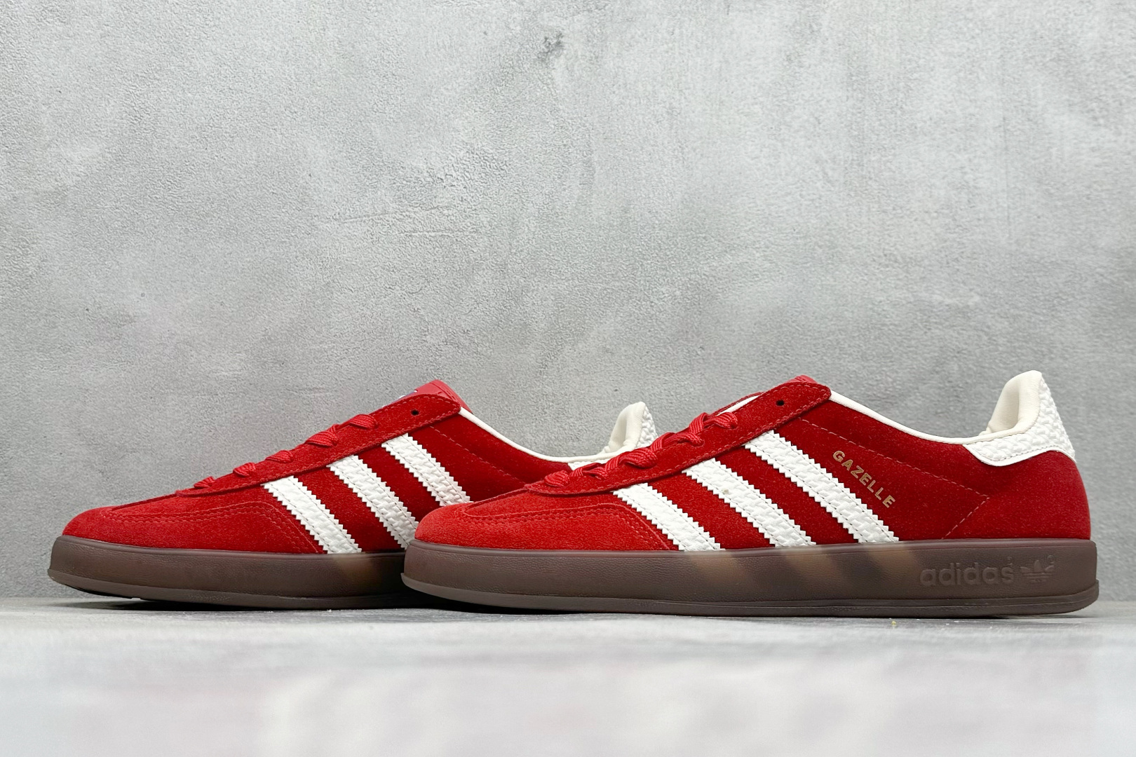 图片[5]-YH长青福利  AD Originals Gazelle INdoor 三叶草休闲防滑耐磨低帮板鞋 鞋头出色设计 塑就出众贴合感 稳固的后跟贴合足部曲线设计 软弹舒适 不易磨脚 橡胶鞋底配合防滑纹路设计 平稳抓地 货号：IF1808-选品中心