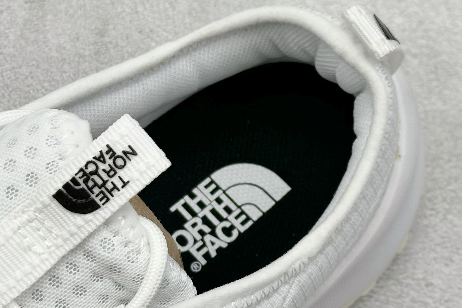 图片[8]-The North Face 北面 户外登山鞋 北面The North Face自1966年创立，由两位热爱登山徒步的年轻登山者于美西旧金山开创，不断透过研发与创新，并且将最先进的技术结合在服装与鞋款设计，生产多种外型帅气且专业能力非常强的户外运动装备而备受欢迎 货号：NFOA8A9B-LG5-选品中心