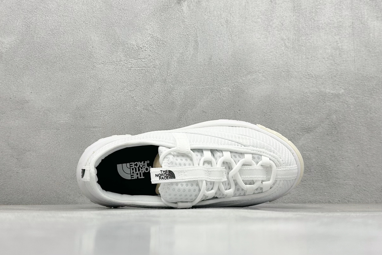 图片[3]-The North Face 北面 户外登山鞋 北面The North Face自1966年创立，由两位热爱登山徒步的年轻登山者于美西旧金山开创，不断透过研发与创新，并且将最先进的技术结合在服装与鞋款设计，生产多种外型帅气且专业能力非常强的户外运动装备而备受欢迎 货号：NFOA8A9B-LG5-选品中心