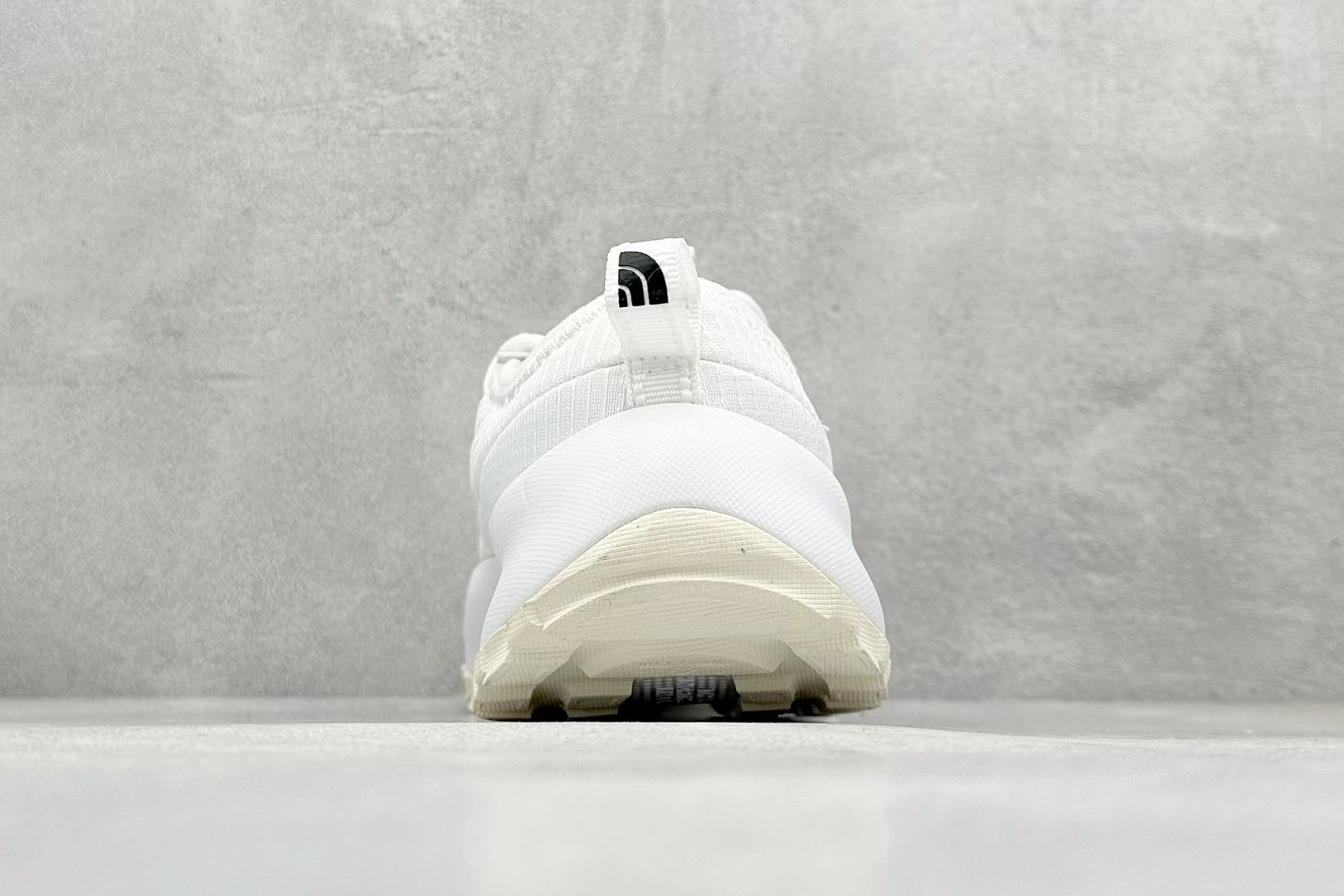 图片[6]-The North Face 北面 户外登山鞋 北面The North Face自1966年创立，由两位热爱登山徒步的年轻登山者于美西旧金山开创，不断透过研发与创新，并且将最先进的技术结合在服装与鞋款设计，生产多种外型帅气且专业能力非常强的户外运动装备而备受欢迎 货号：NFOA8A9B-LG5-选品中心