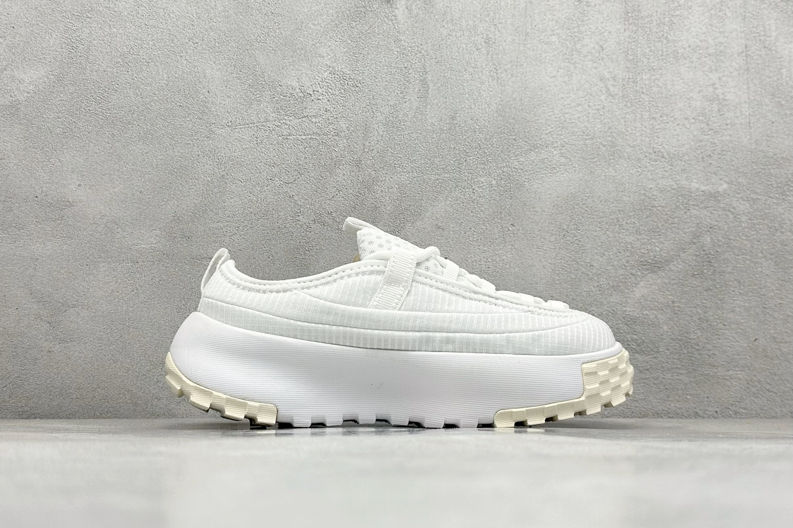 图片[2]-The North Face 北面 户外登山鞋 北面The North Face自1966年创立，由两位热爱登山徒步的年轻登山者于美西旧金山开创，不断透过研发与创新，并且将最先进的技术结合在服装与鞋款设计，生产多种外型帅气且专业能力非常强的户外运动装备而备受欢迎 货号：NFOA8A9B-LG5-选品中心