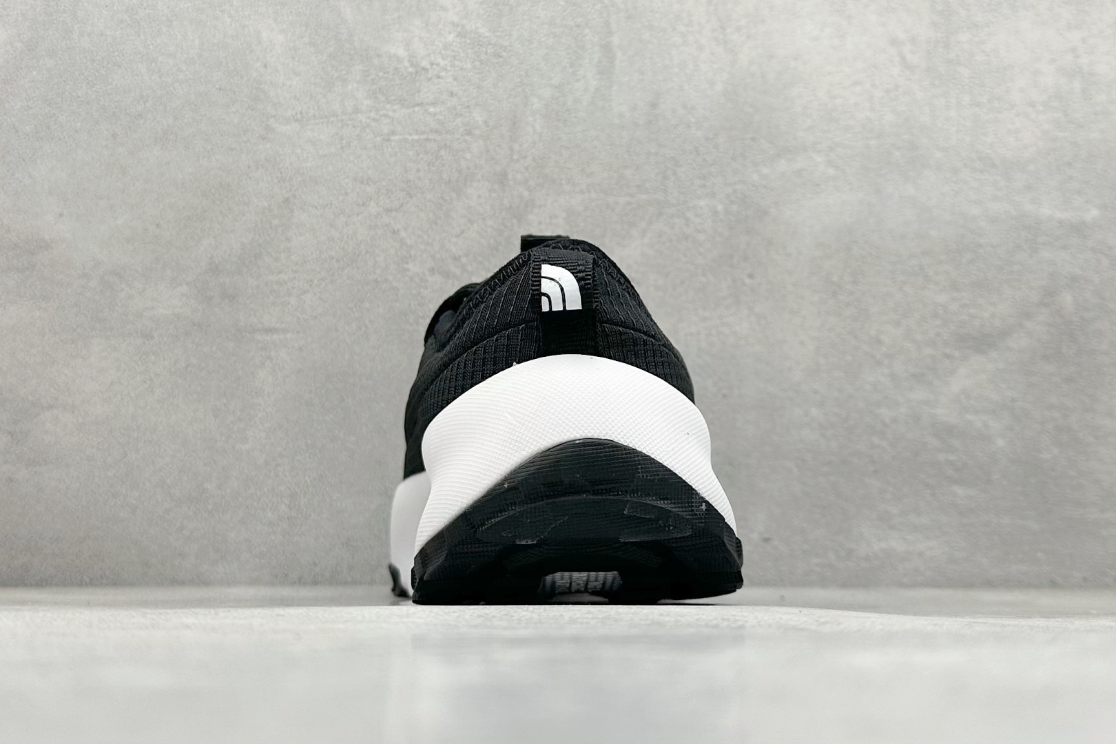 图片[6]-The North Face 北面 户外登山鞋 北面The North Face自1966年创立，由两位热爱登山徒步的年轻登山者于美西旧金山开创，不断透过研发与创新，并且将最先进的技术结合在服装与鞋款设计，生产多种外型帅气且专业能力非常强的户外运动装备而备受欢迎 货号：8A9B-KY4-选品中心