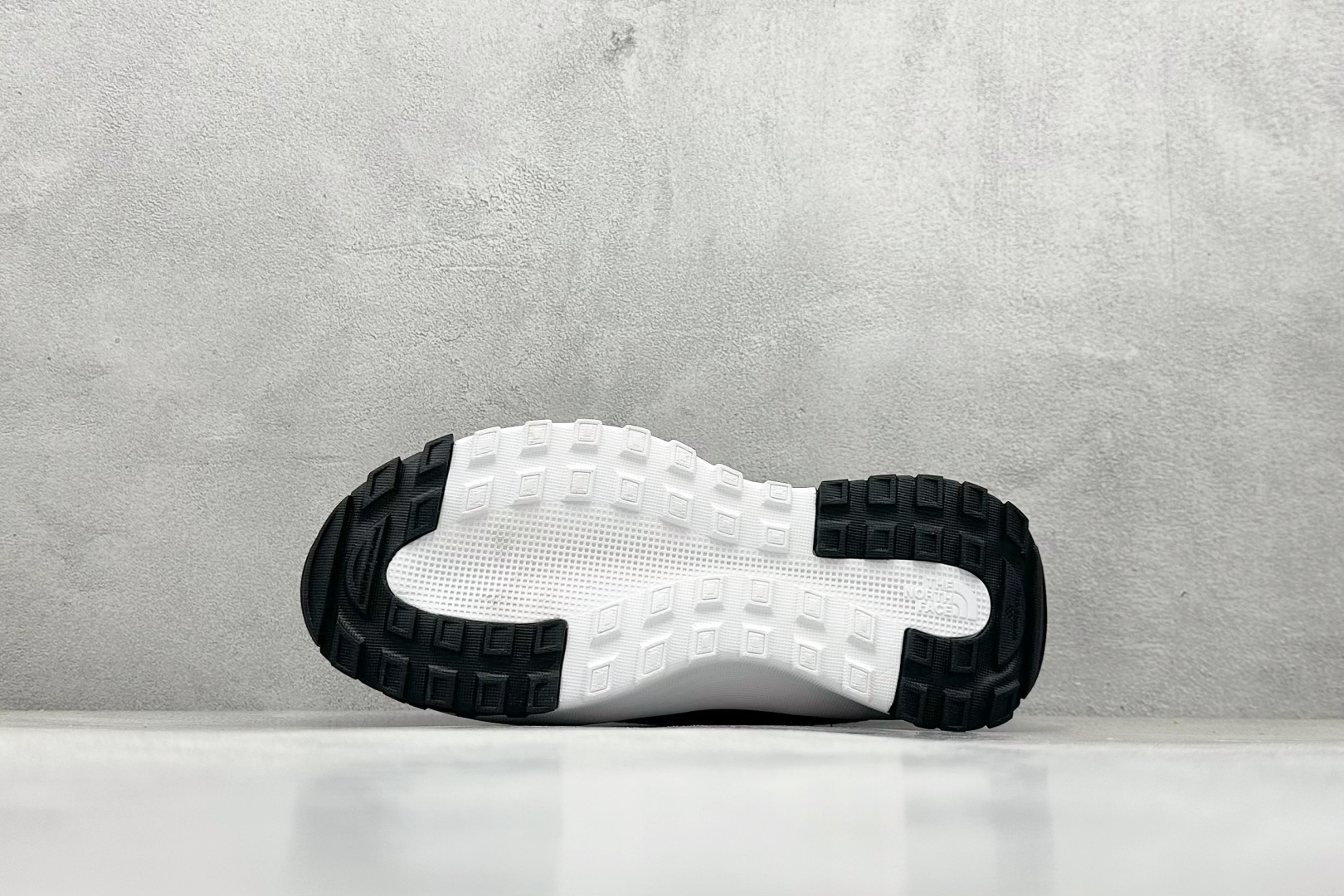 图片[4]-The North Face 北面 户外登山鞋 北面The North Face自1966年创立，由两位热爱登山徒步的年轻登山者于美西旧金山开创，不断透过研发与创新，并且将最先进的技术结合在服装与鞋款设计，生产多种外型帅气且专业能力非常强的户外运动装备而备受欢迎 货号：8A9B-KY4-选品中心