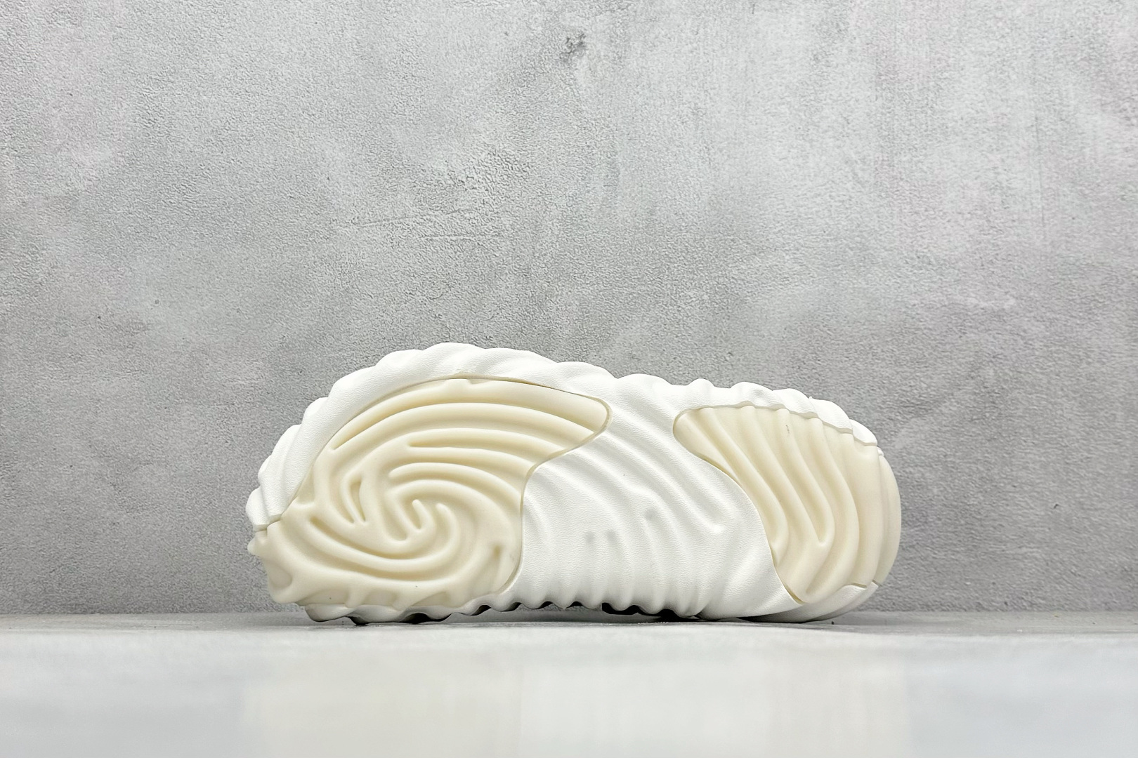 图片[4]-Salehe Bembury × Crocs Pollex Clog 卡骆驰联名指纹 洞洞凉鞋 升级原楦原数据开发修身楦型 采用高工艺EVA一次爆炸鞋底模 组合防滑耐磨水晶橡胶片 后跟魔术贴调节绑带同源一致棉实调节织带 尺码：36-46不带半-选品中心