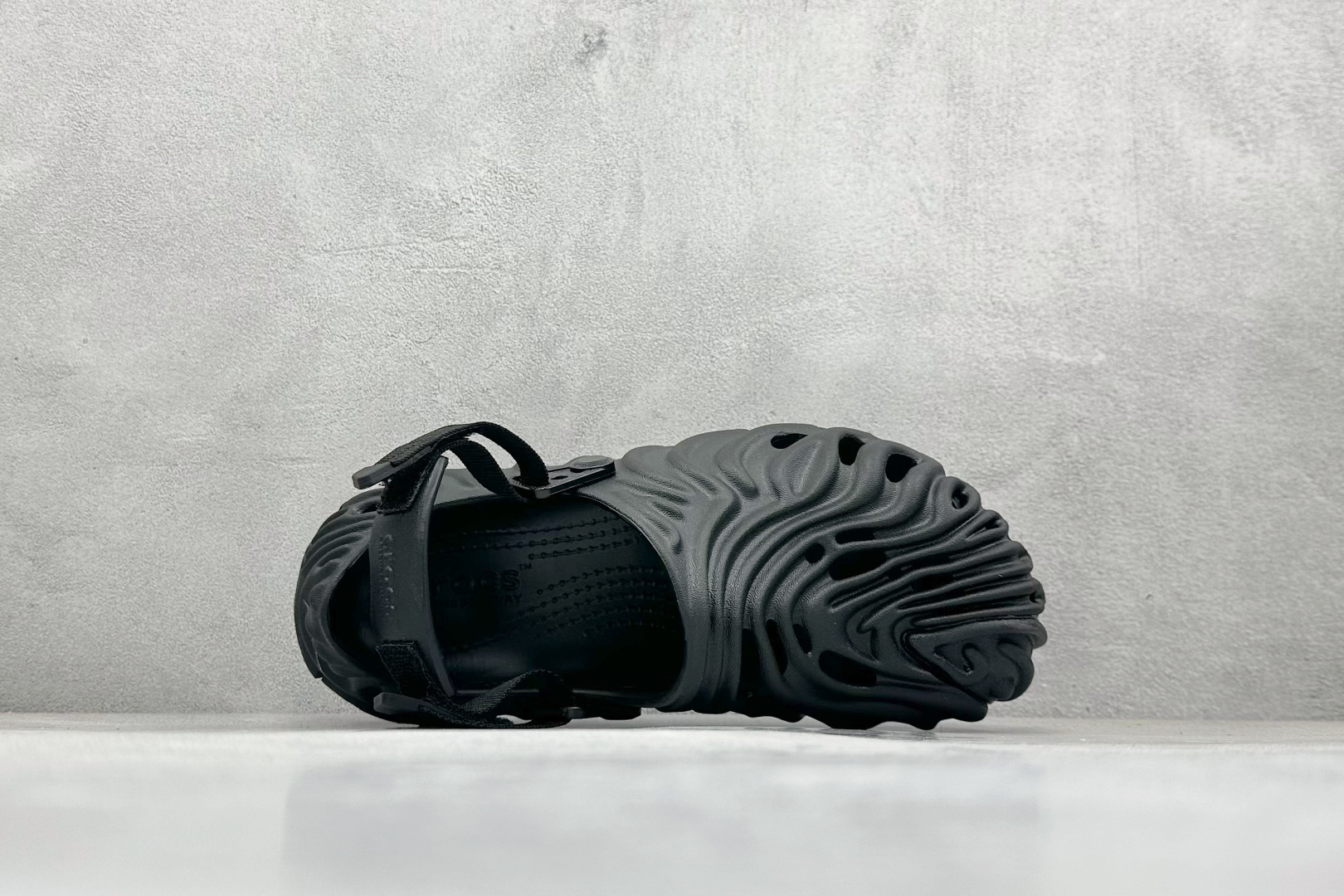 图片[3]-Salehe Bembury × Crocs Pollex Clog 卡骆驰联名指纹 洞洞凉鞋 升级原楦原数据开发修身楦型 采用高工艺EVA一次爆炸鞋底模 组合防滑耐磨水晶橡胶片 后跟魔术贴调节绑带同源一致棉实调节织带 尺码：36-46不带半-选品中心