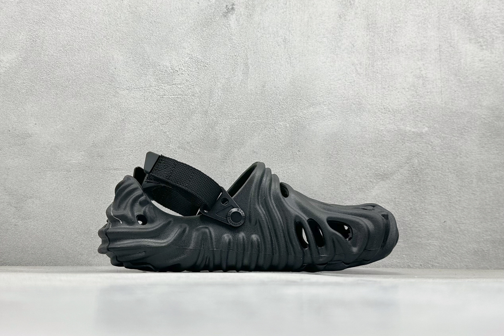 图片[2]-Salehe Bembury × Crocs Pollex Clog 卡骆驰联名指纹 洞洞凉鞋 升级原楦原数据开发修身楦型 采用高工艺EVA一次爆炸鞋底模 组合防滑耐磨水晶橡胶片 后跟魔术贴调节绑带同源一致棉实调节织带 尺码：36-46不带半-选品中心