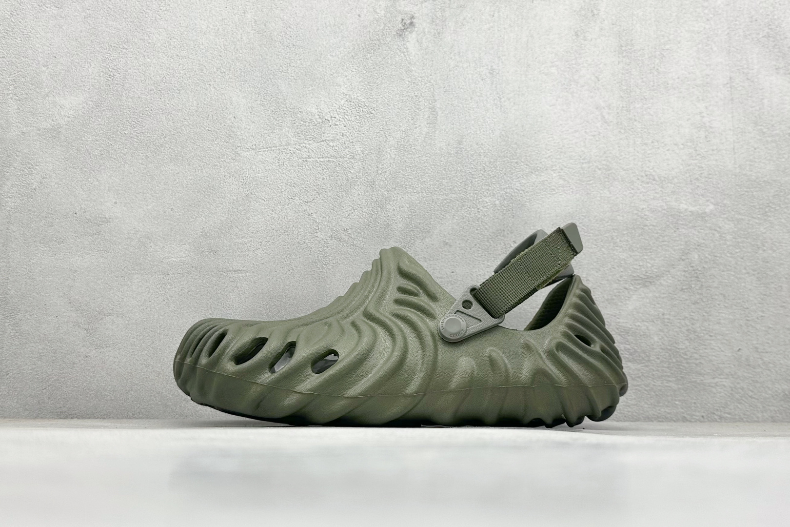 100 Salehe Bembury × Crocs Pollex Clog 卡骆驰联名指纹 洞洞凉鞋