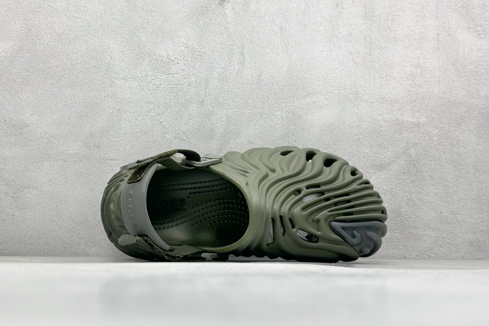 100 Salehe Bembury × Crocs Pollex Clog 卡骆驰联名指纹 洞洞凉鞋