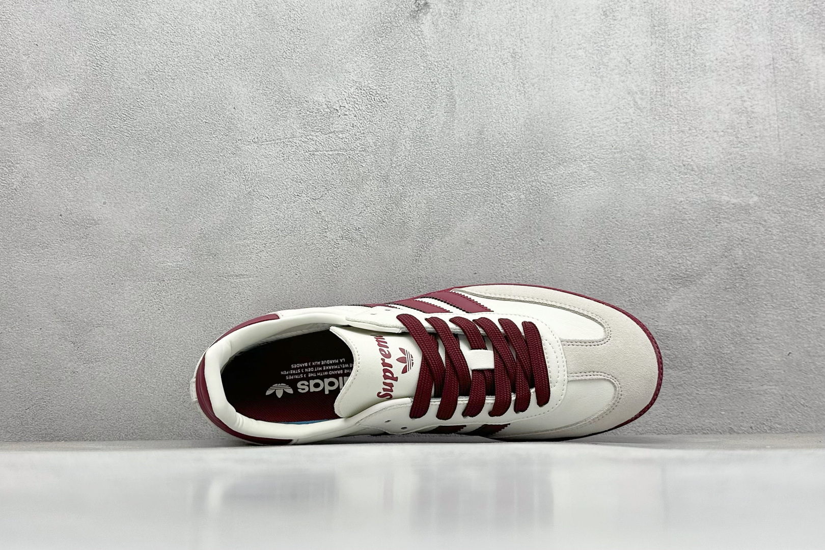 200 adidoriginals Samba OG x Supreme 灰红 桑巴舞系列复古经典轻便板鞋  GJ75813