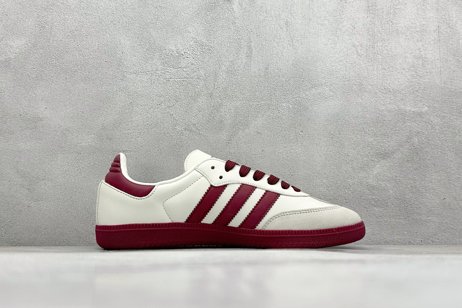 200 adidoriginals Samba OG x Supreme 灰红 桑巴舞系列复古经典轻便板鞋  GJ75813