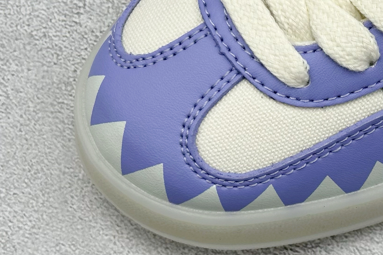 240 adidoriginals GAZELLE INDOOR Indoor T头鞋 Labubu联名 防滑耐磨轻便 低帮 板鞋  DM1234-018