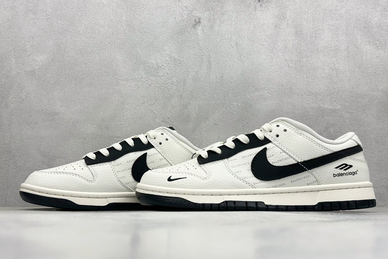 240 Nike SB Dunk Low “巴黎世家联名---奶白黑钩印花”高端定制 低帮休闲板鞋  FX1588-311