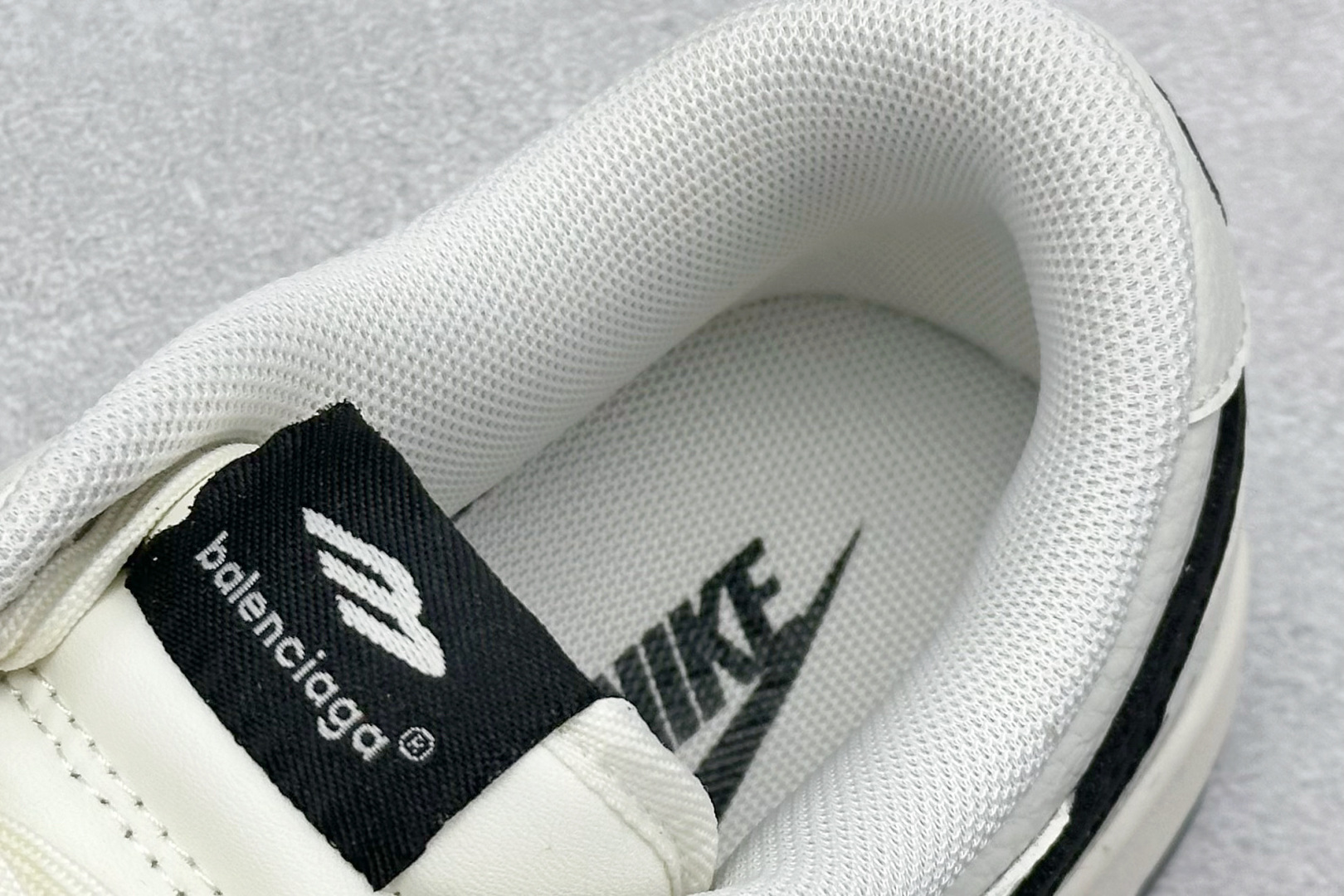 240 Nike SB Dunk Low “巴黎世家联名---奶白黑钩印花”高端定制 低帮休闲板鞋  FX1588-311